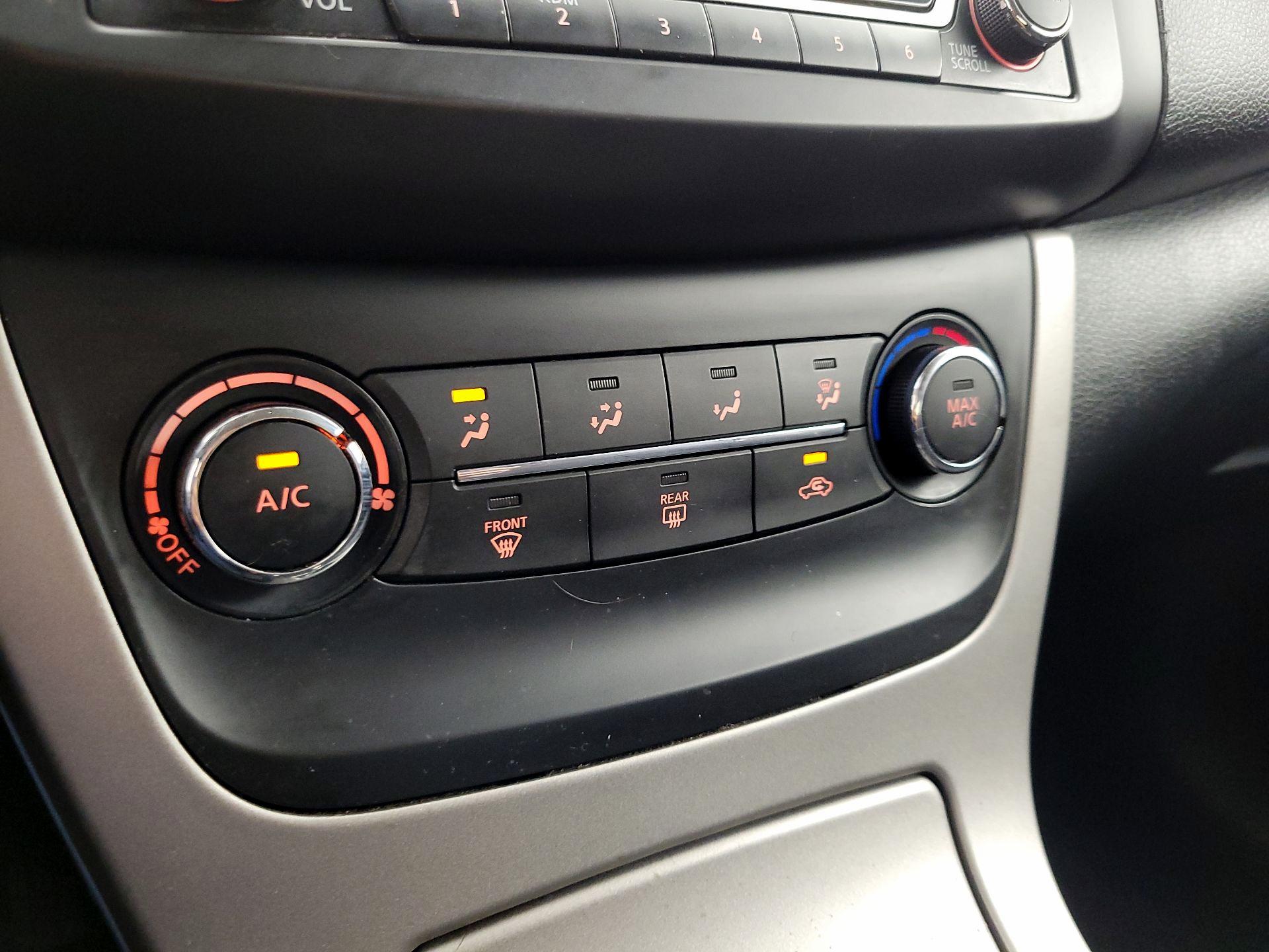 Thumbnail: 2015 Nissan Sentra - 16