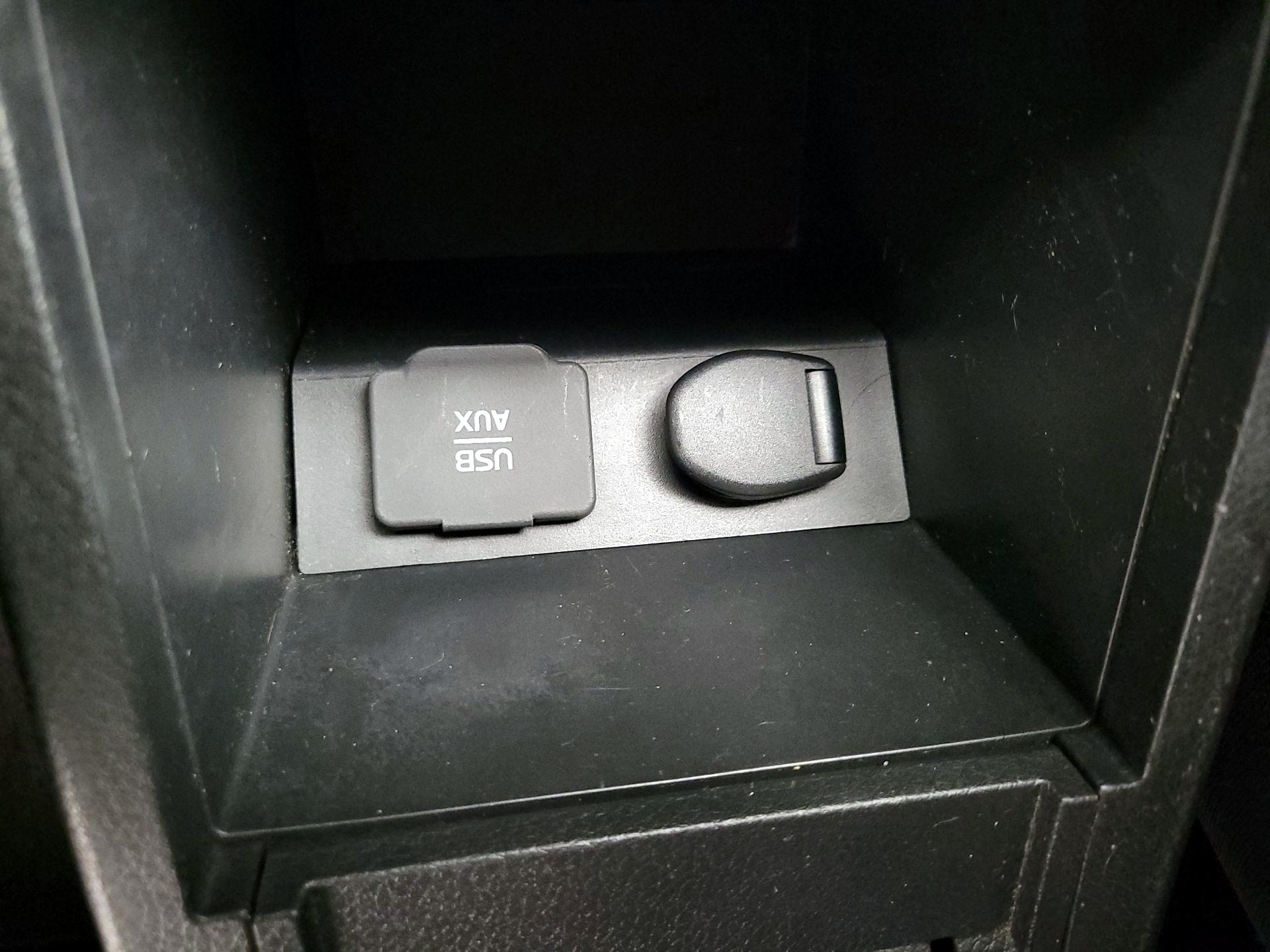 Thumbnail: 2015 Nissan Sentra - 18