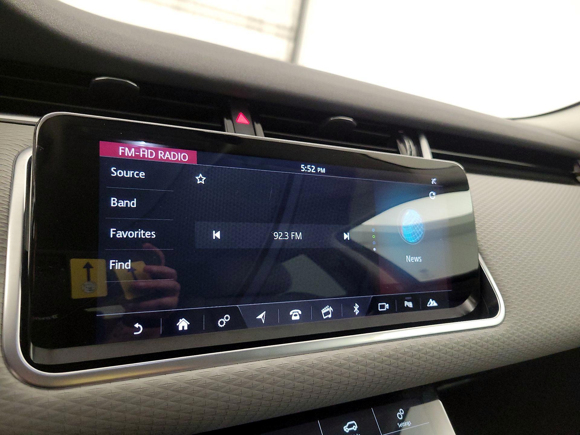 Thumbnail: 2020 Land Rover Range Rover Evoque - 15