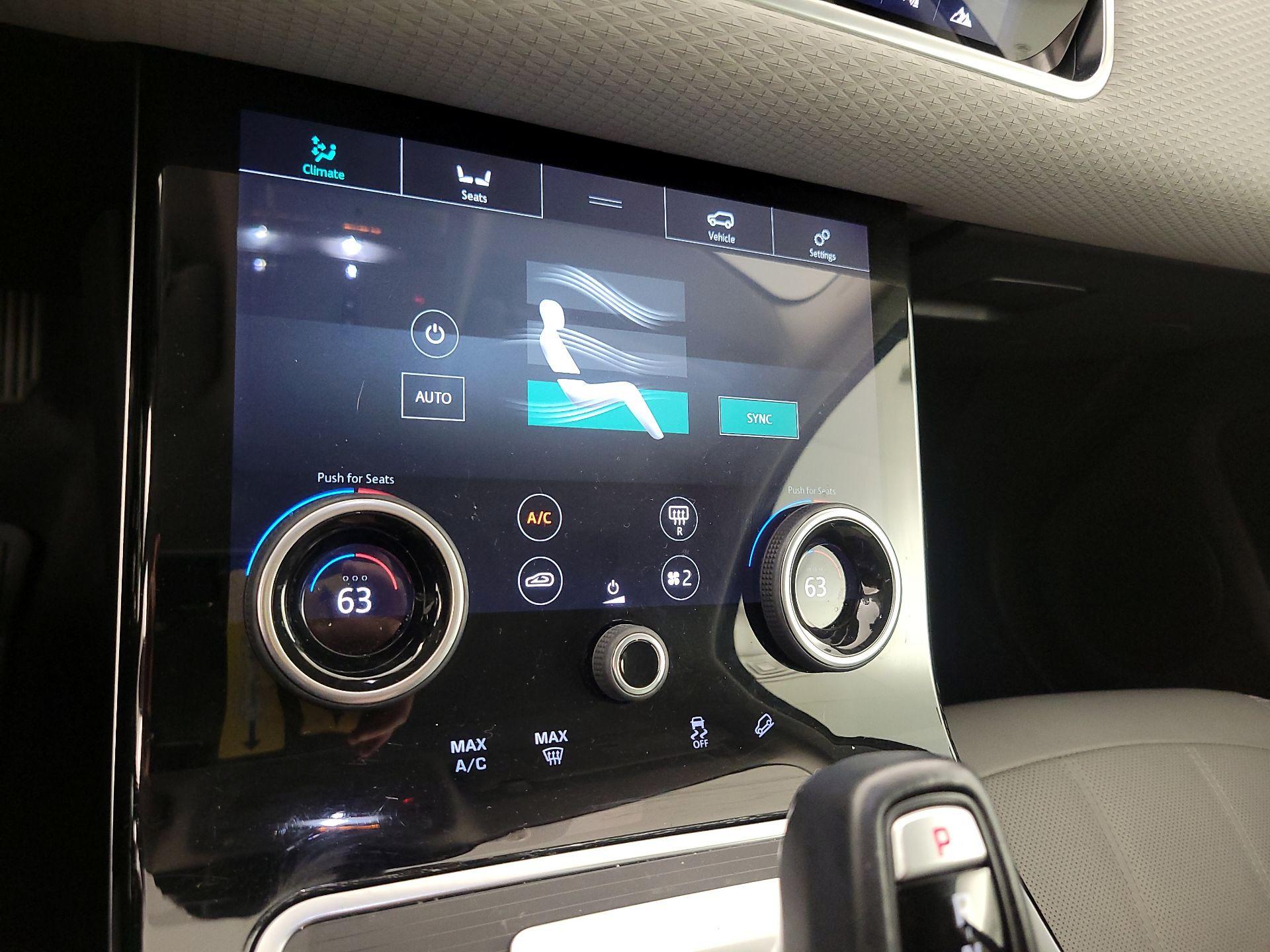 Thumbnail: 2020 Land Rover Range Rover Evoque - 16