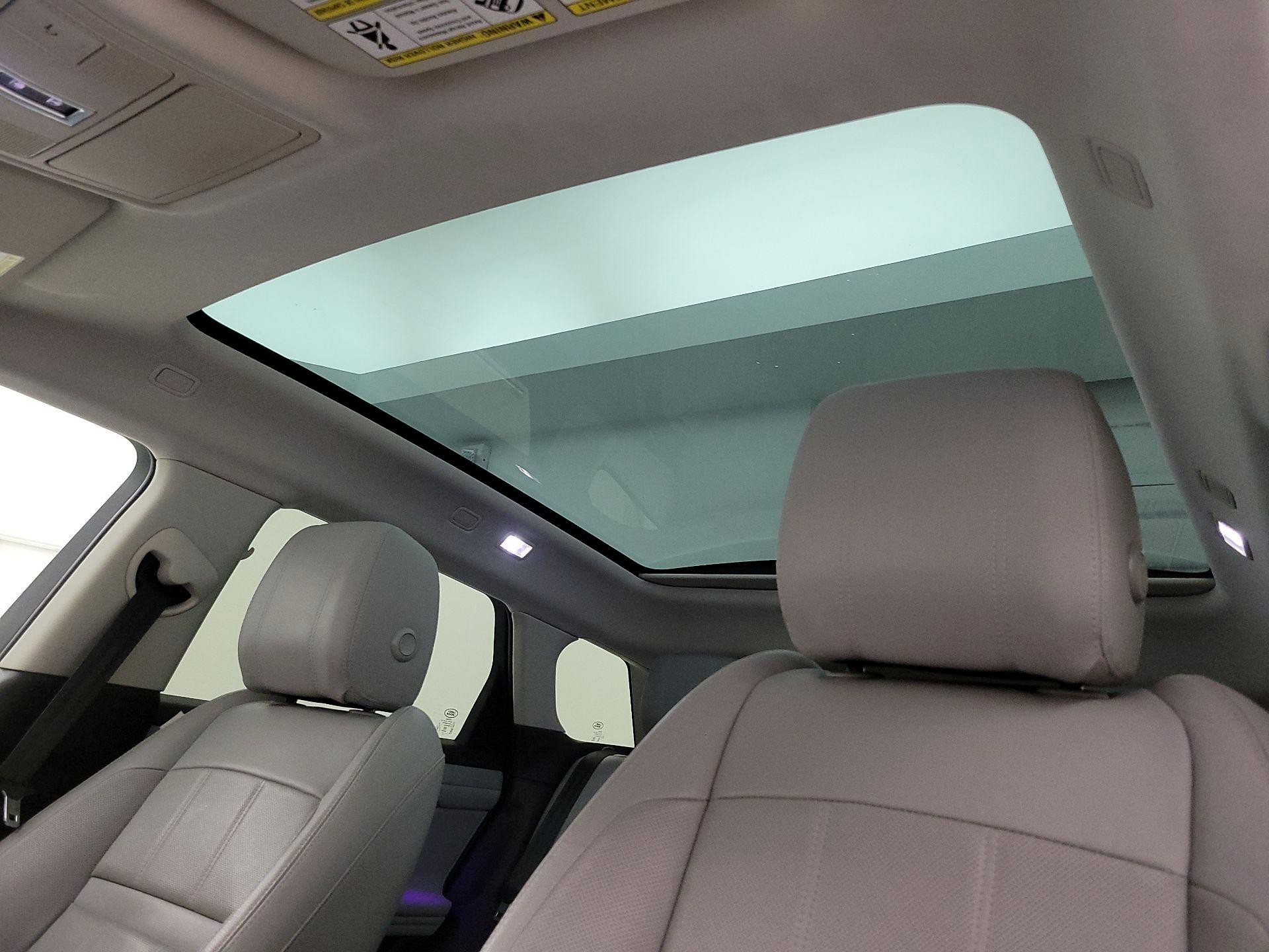 Thumbnail: 2020 Land Rover Range Rover Evoque - 19