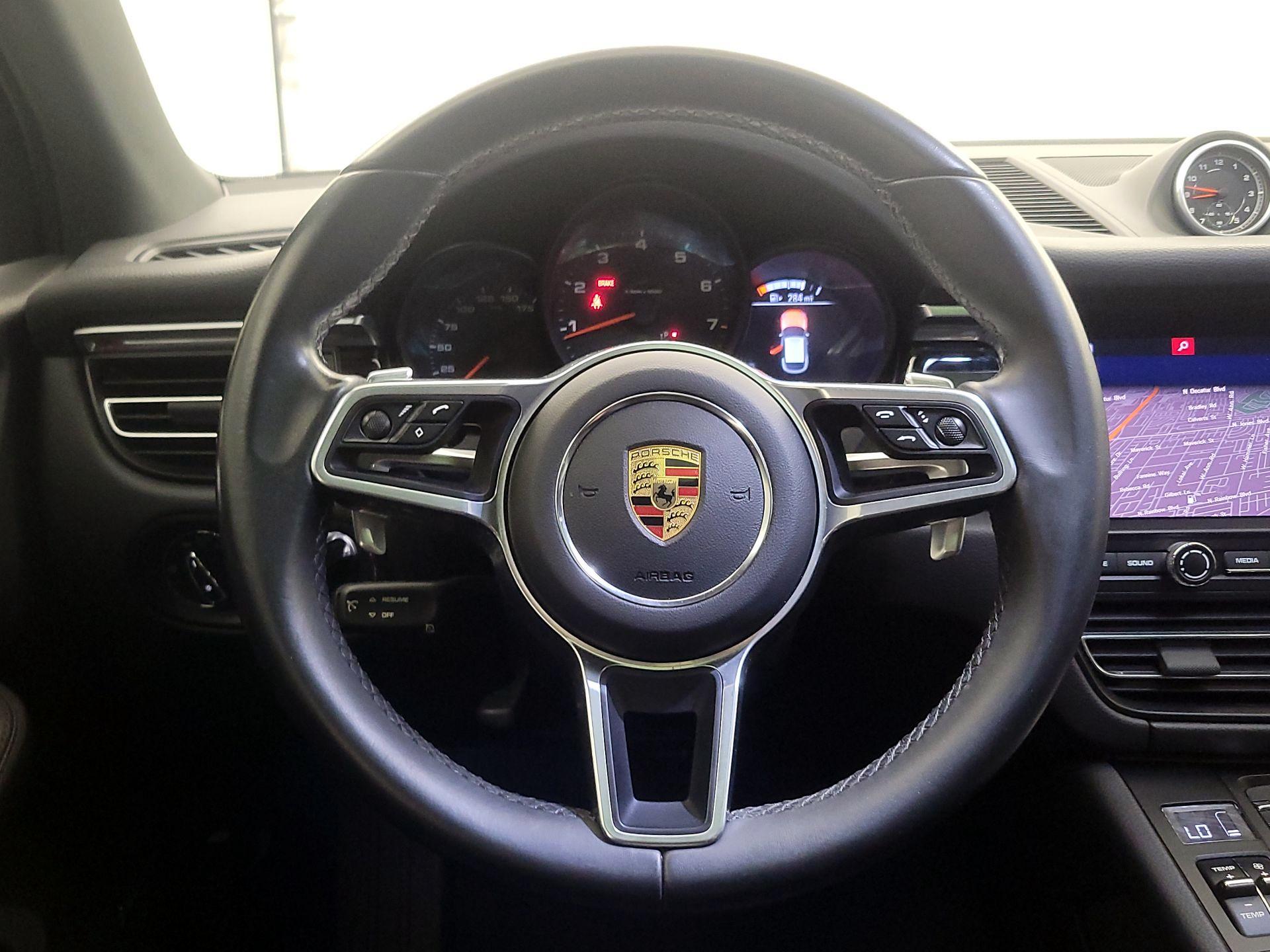 Thumbnail: 2021 Porsche Macan - 10