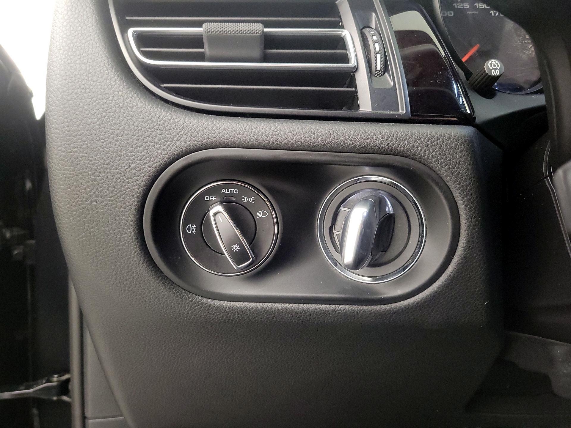 Thumbnail: 2021 Porsche Macan - 13