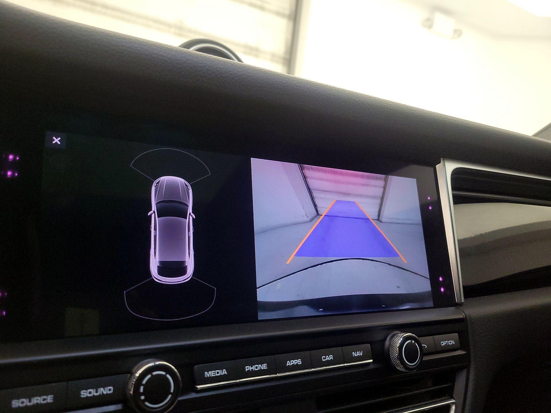 Thumbnail: 2021 Porsche Macan - 15