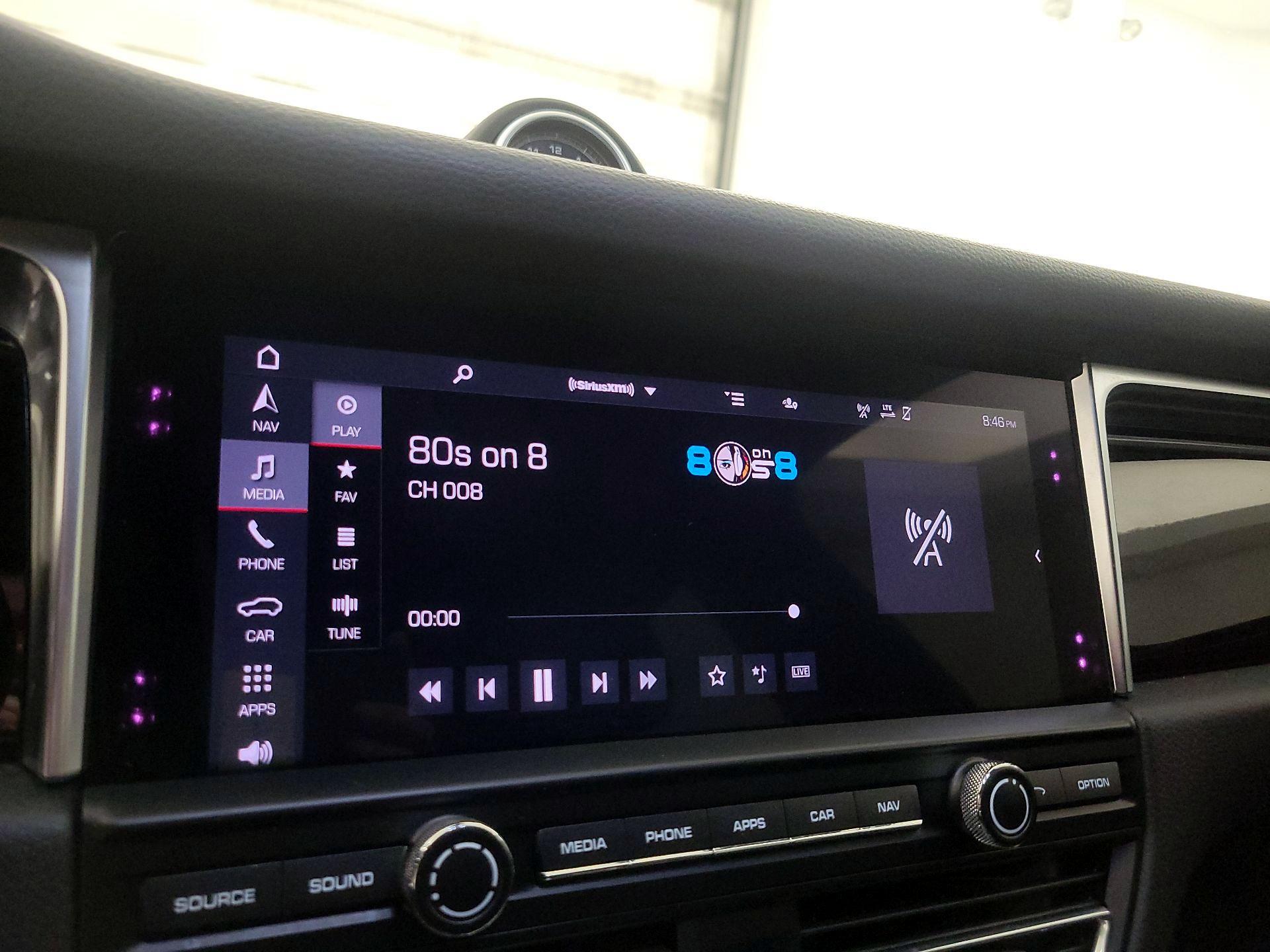 Thumbnail: 2021 Porsche Macan - 16