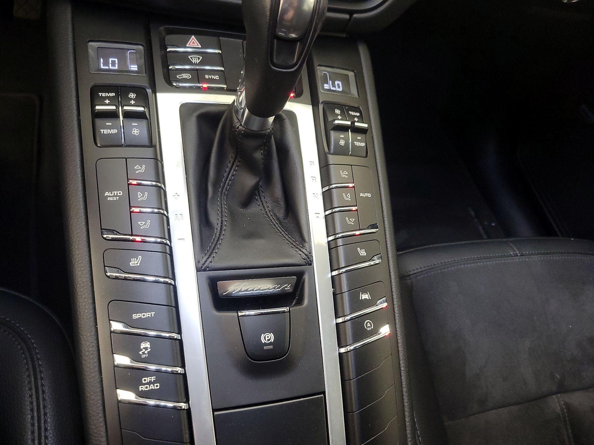 Thumbnail: 2021 Porsche Macan - 17