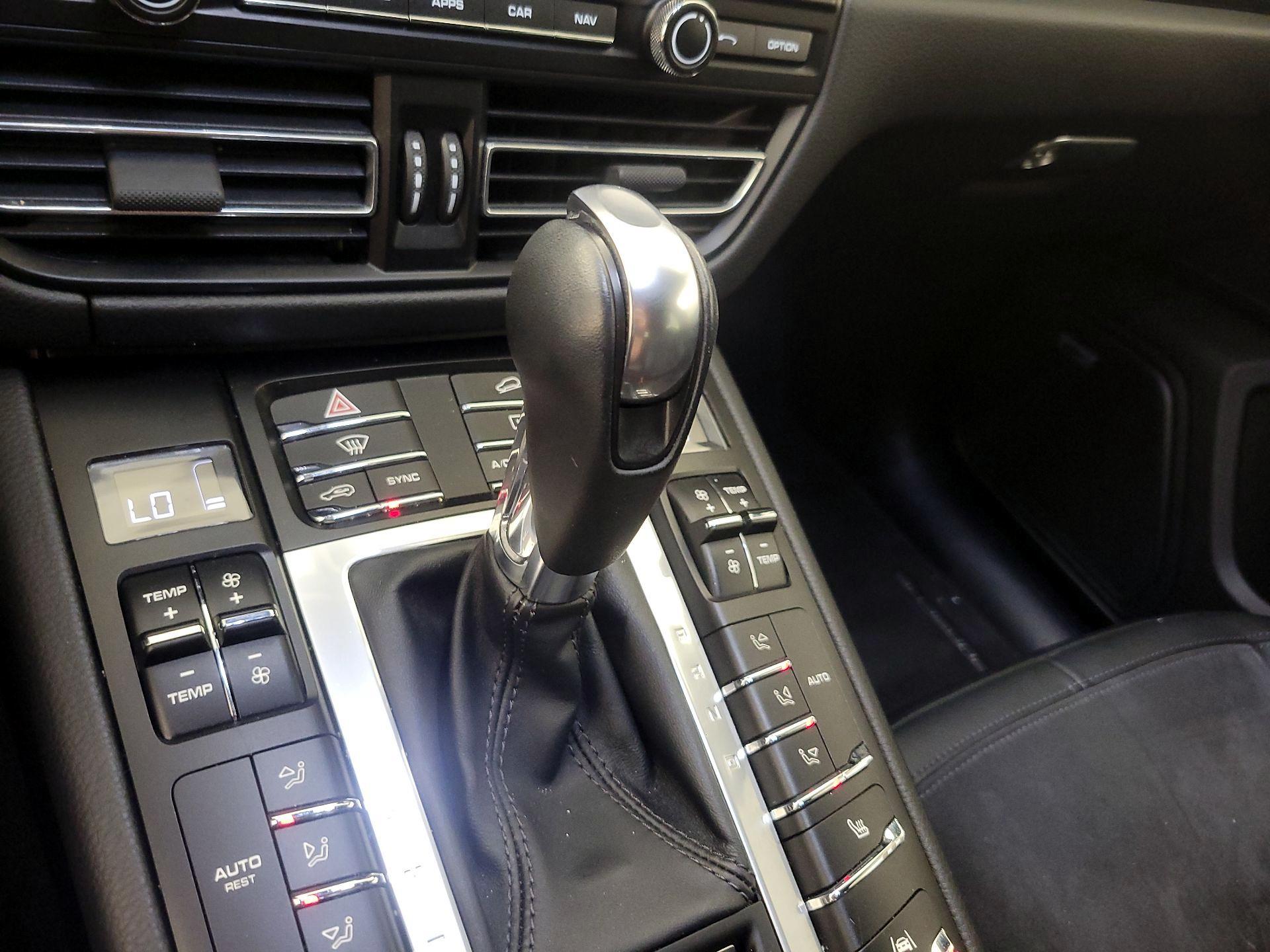 Thumbnail: 2021 Porsche Macan - 18