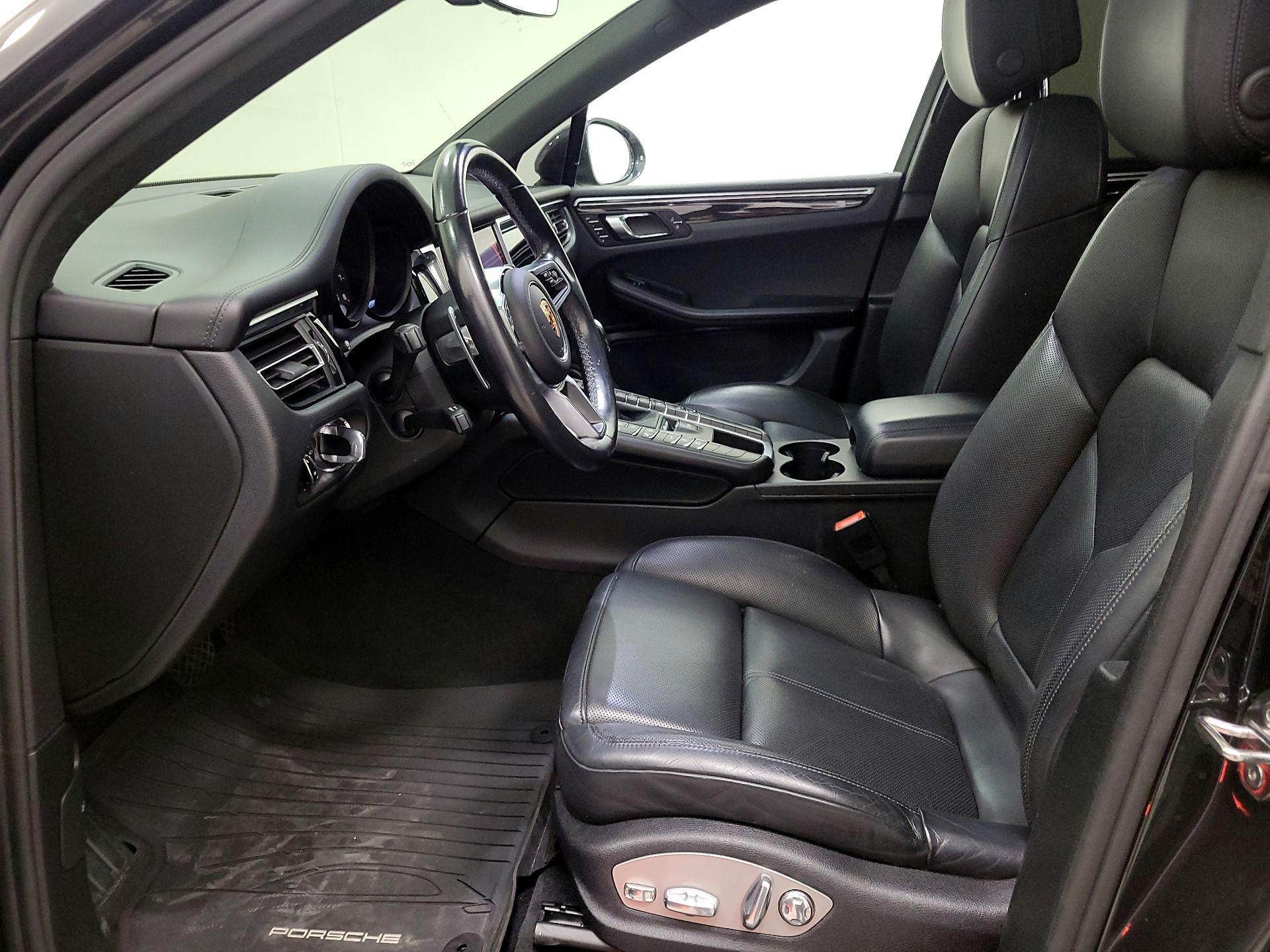 Thumbnail: 2020 Porsche Macan - 11