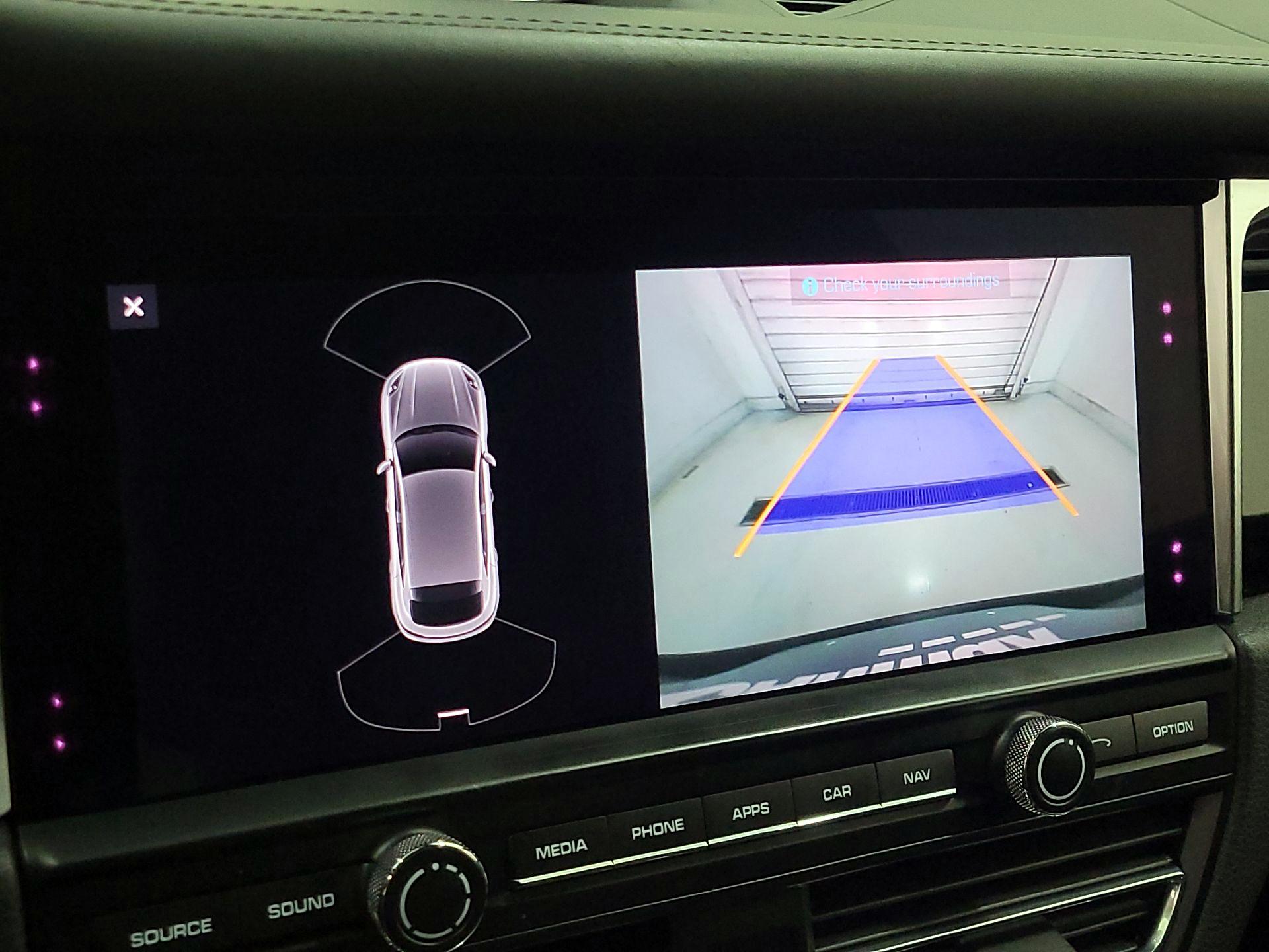 Thumbnail: 2020 Porsche Macan - 15