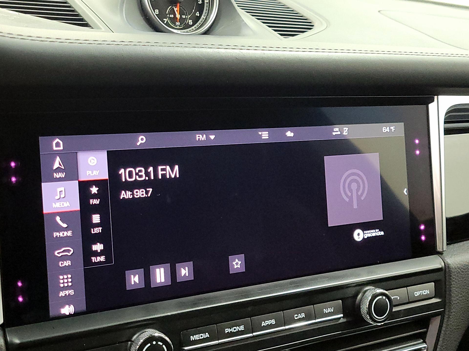 Thumbnail: 2020 Porsche Macan - 16