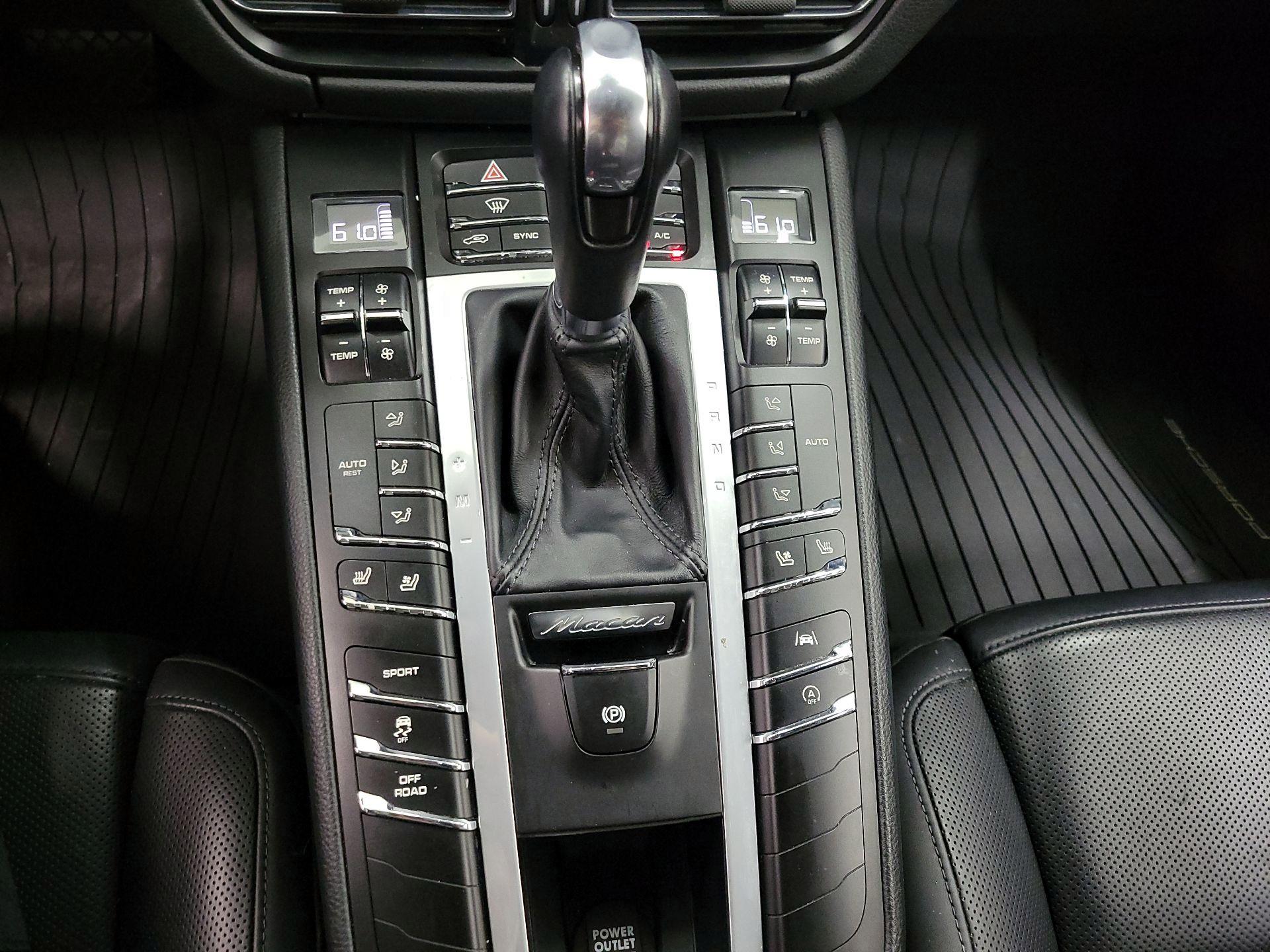 Thumbnail: 2020 Porsche Macan - 17