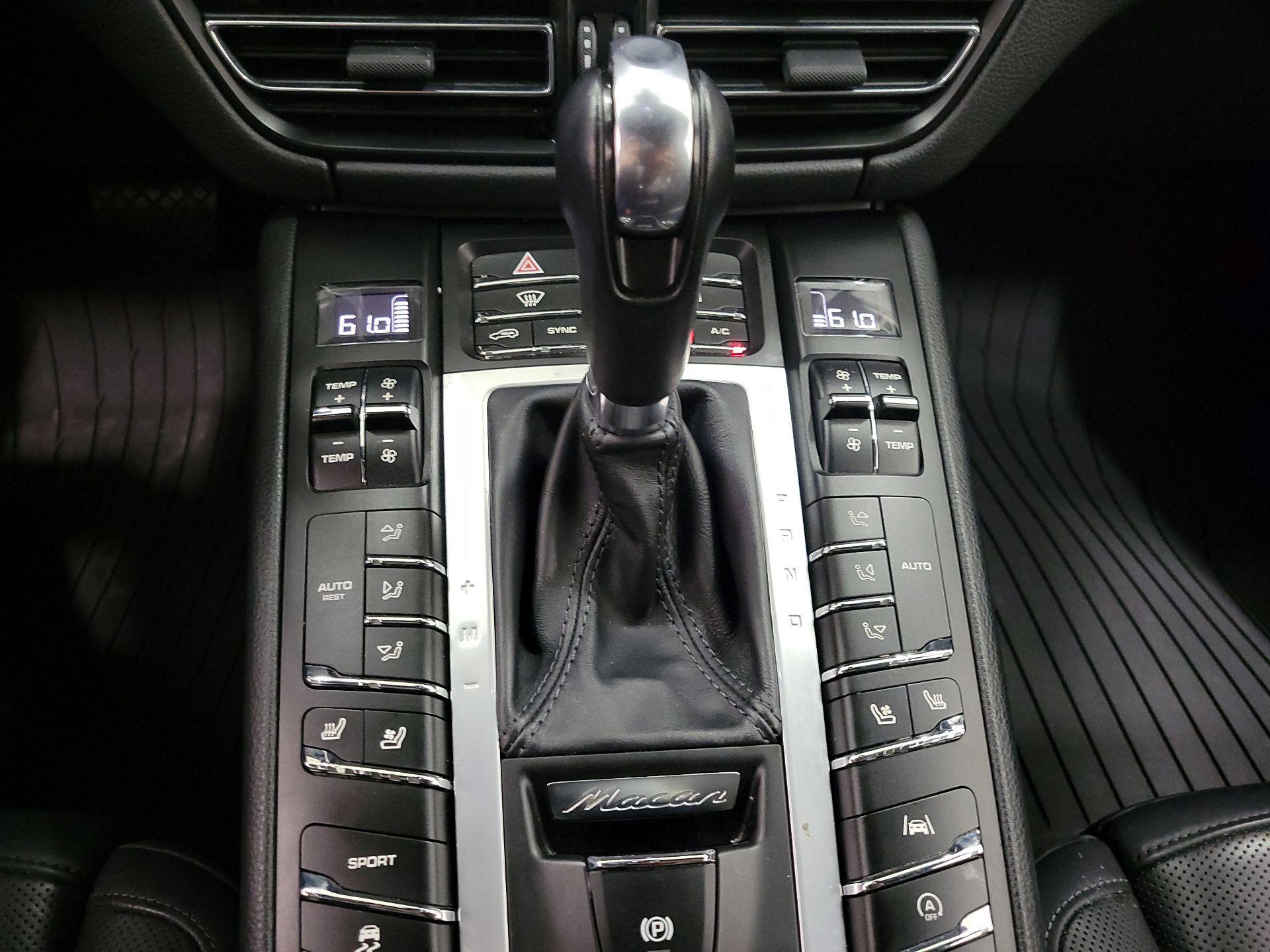 Thumbnail: 2020 Porsche Macan - 18