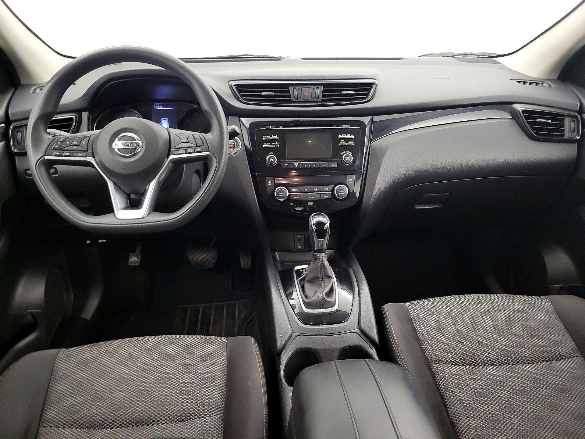 Thumbnail: 2018 Nissan Rogue Sport - 9