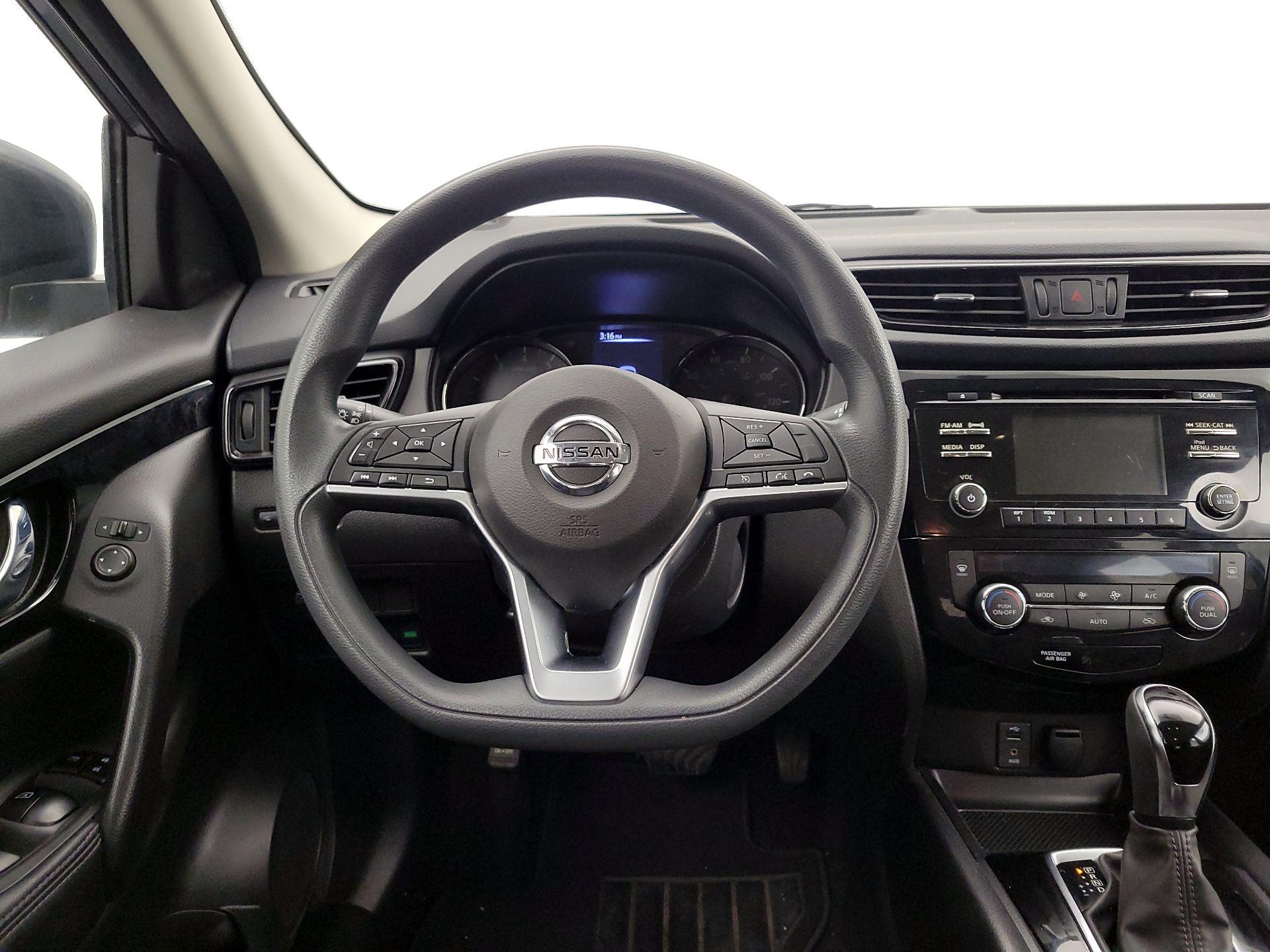 Thumbnail: 2018 Nissan Rogue Sport - 10