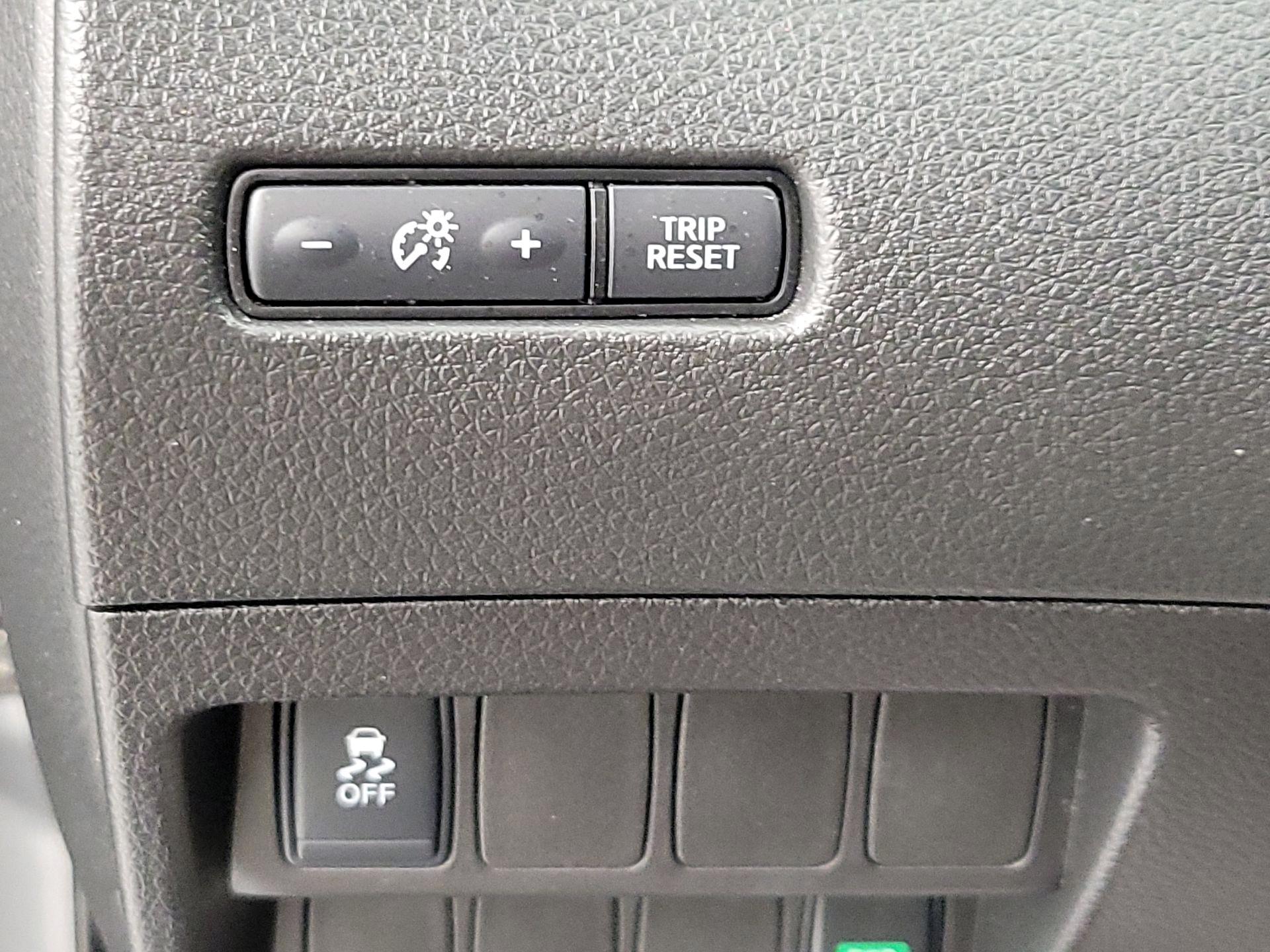 Thumbnail: 2018 Nissan Rogue Sport - 13