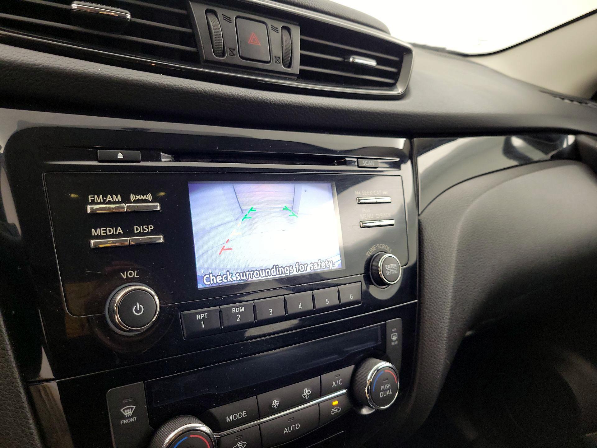 Thumbnail: 2018 Nissan Rogue Sport - 14