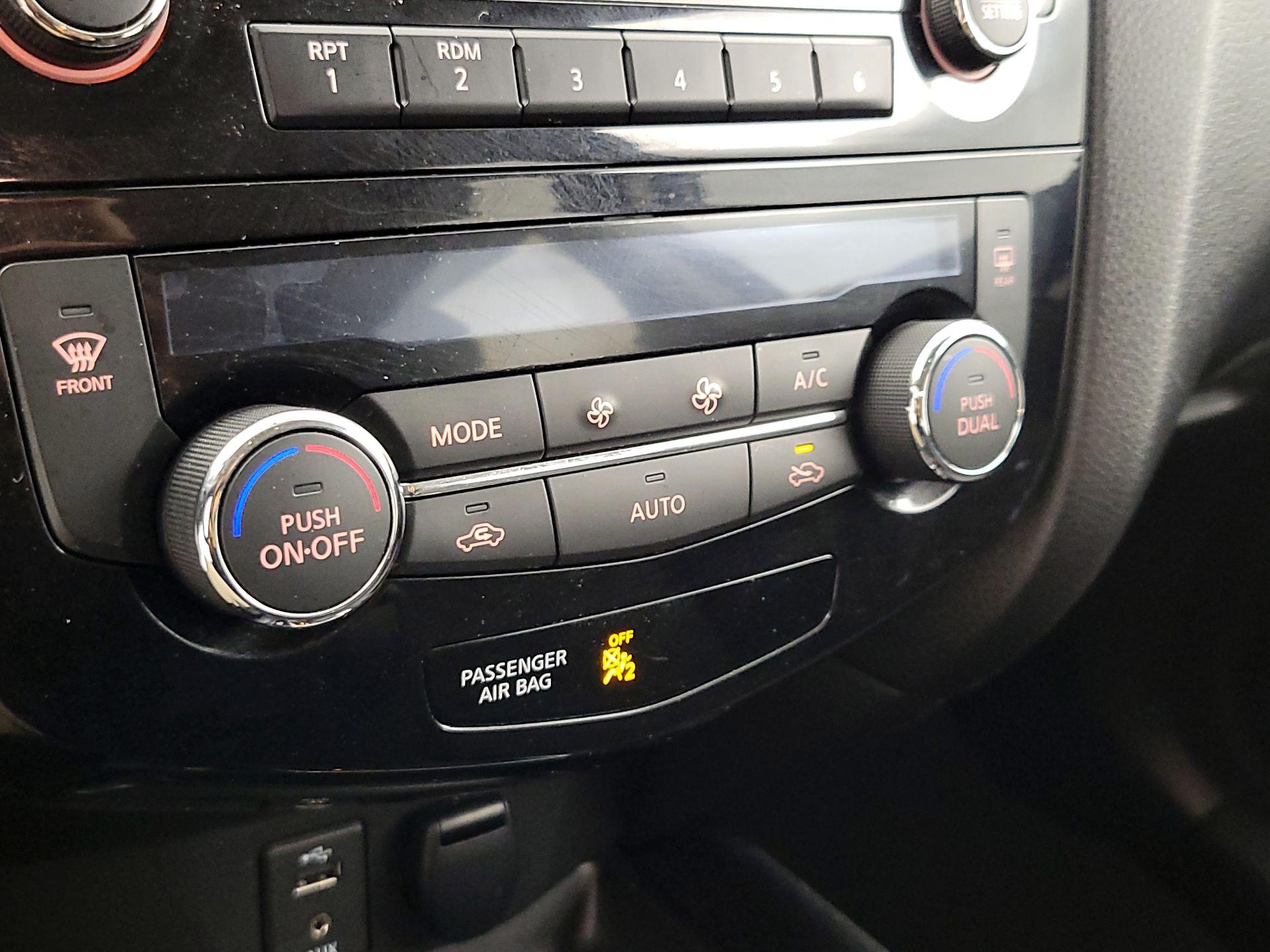 Thumbnail: 2018 Nissan Rogue Sport - 16