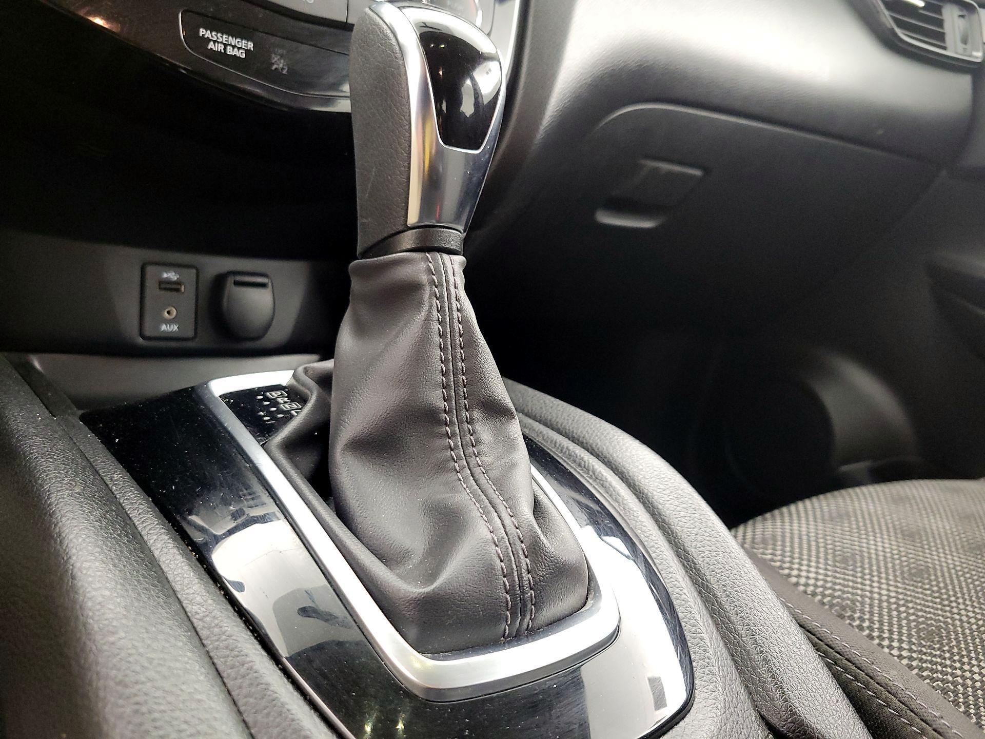 Thumbnail: 2018 Nissan Rogue Sport - 17