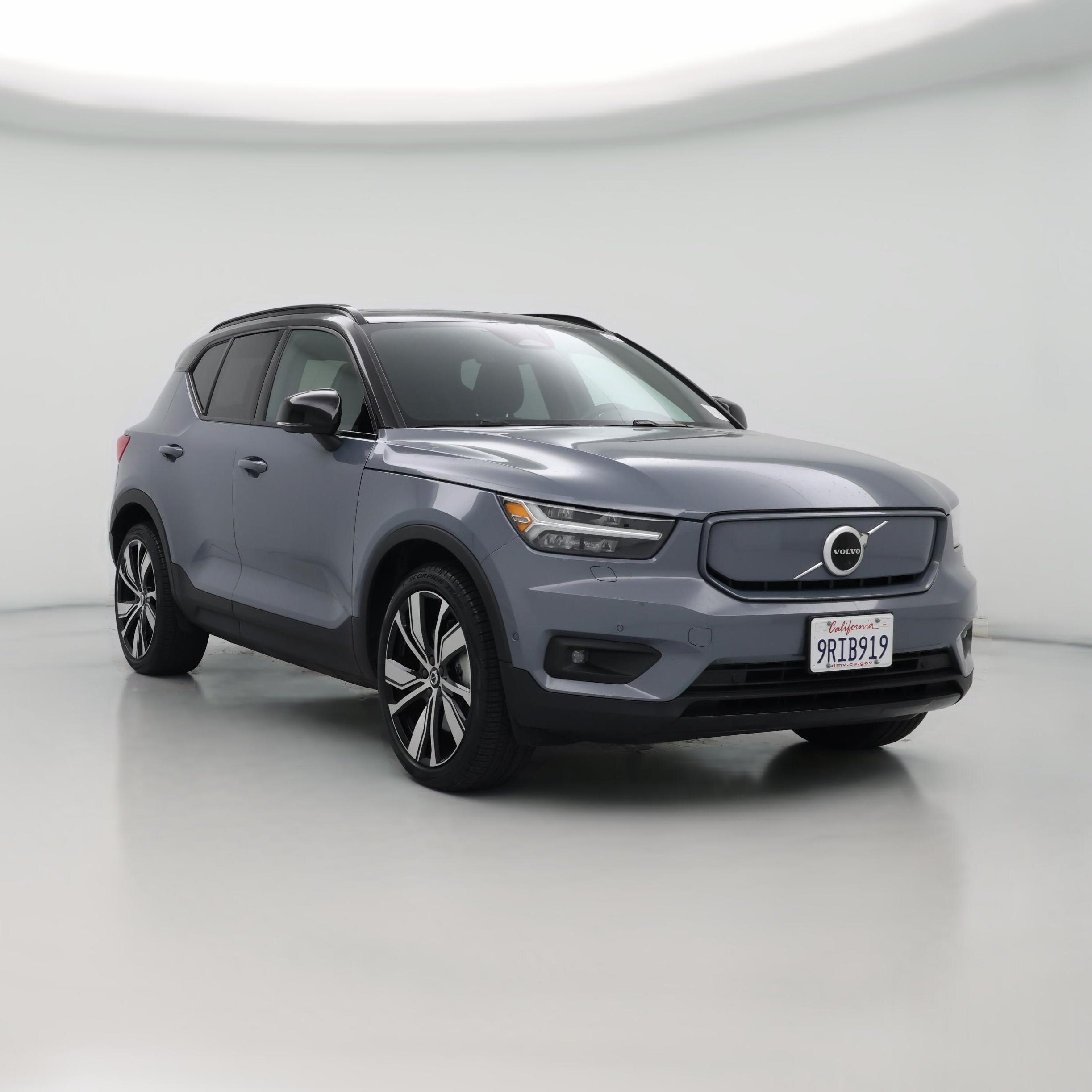 Thumbnail: 2022 Volvo XC40 - 1