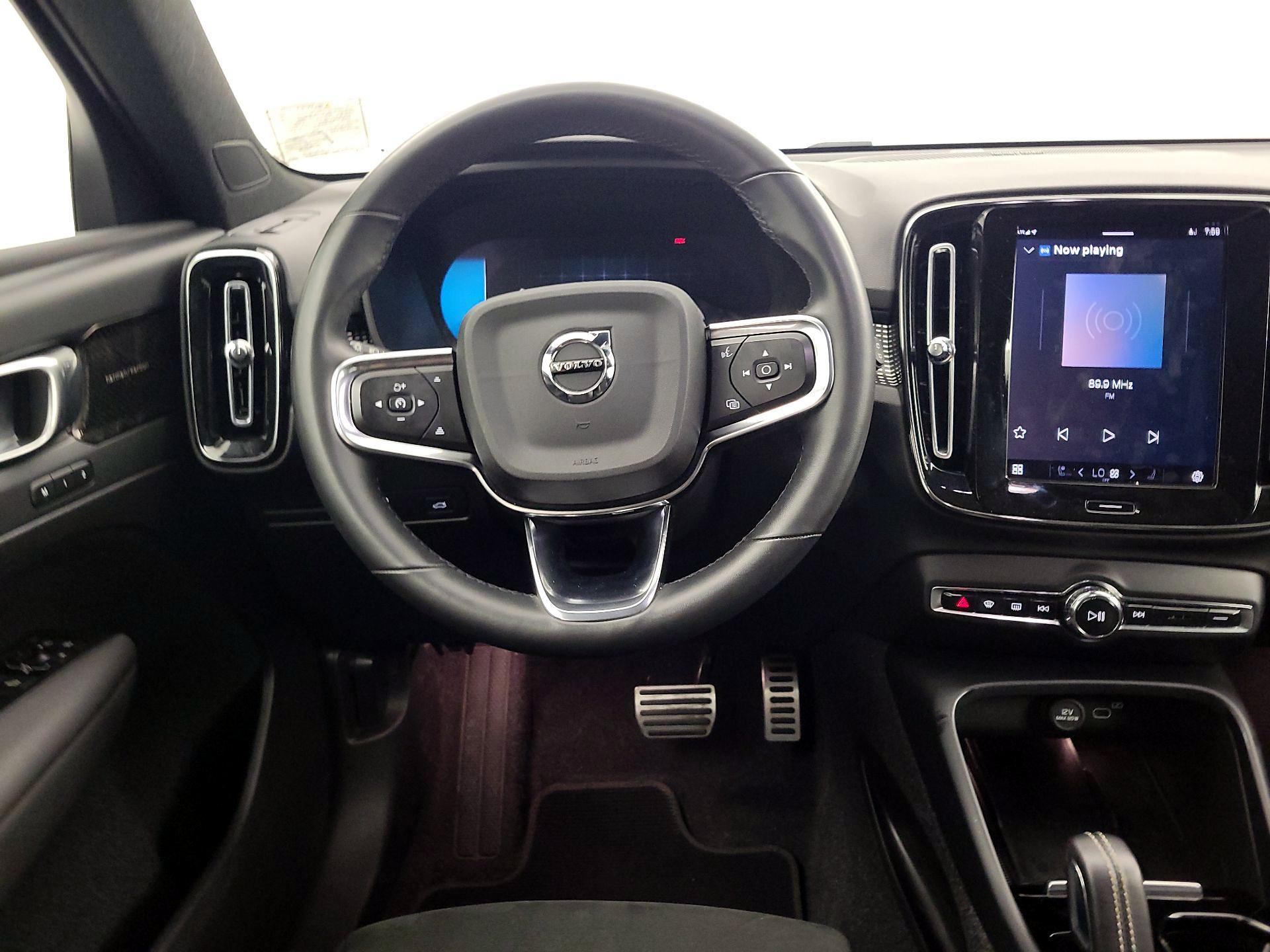 Thumbnail: 2022 Volvo XC40 - 10