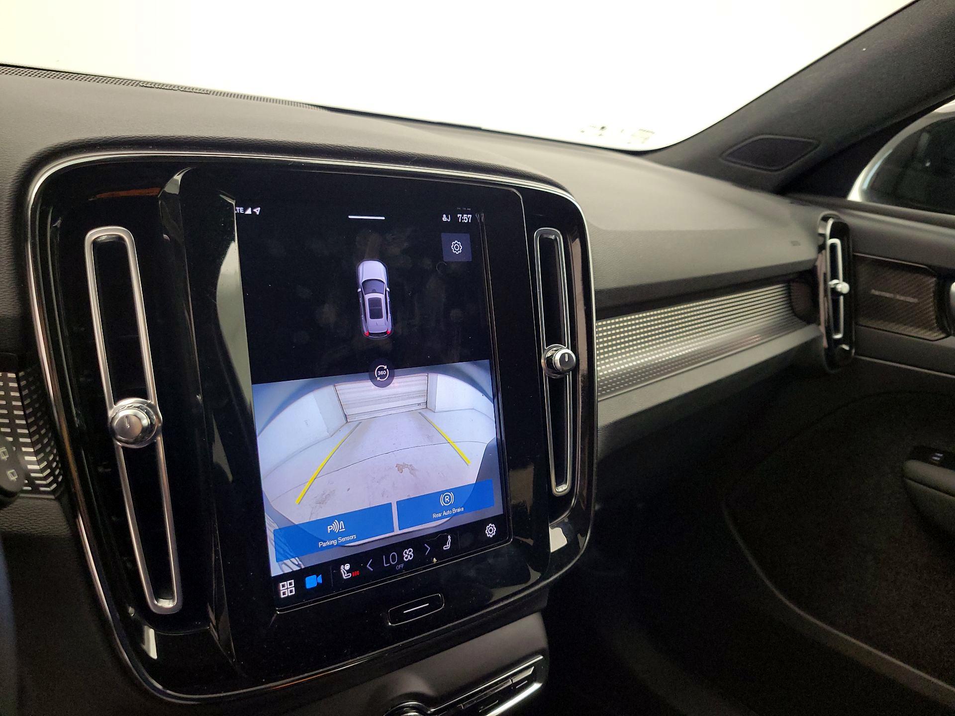 Thumbnail: 2022 Volvo XC40 - 13