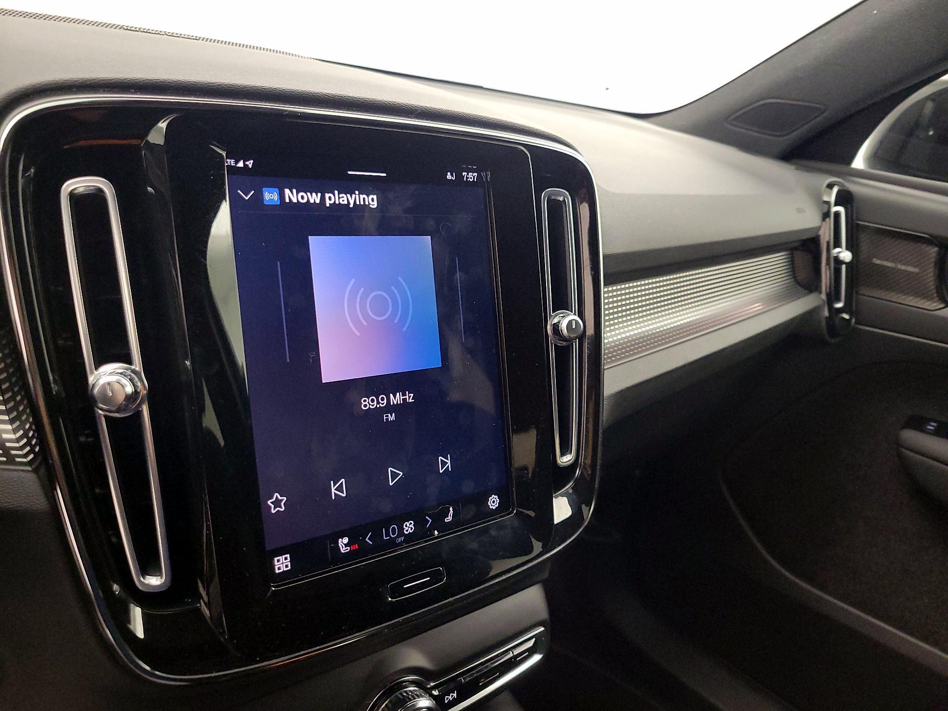 Thumbnail: 2022 Volvo XC40 - 14