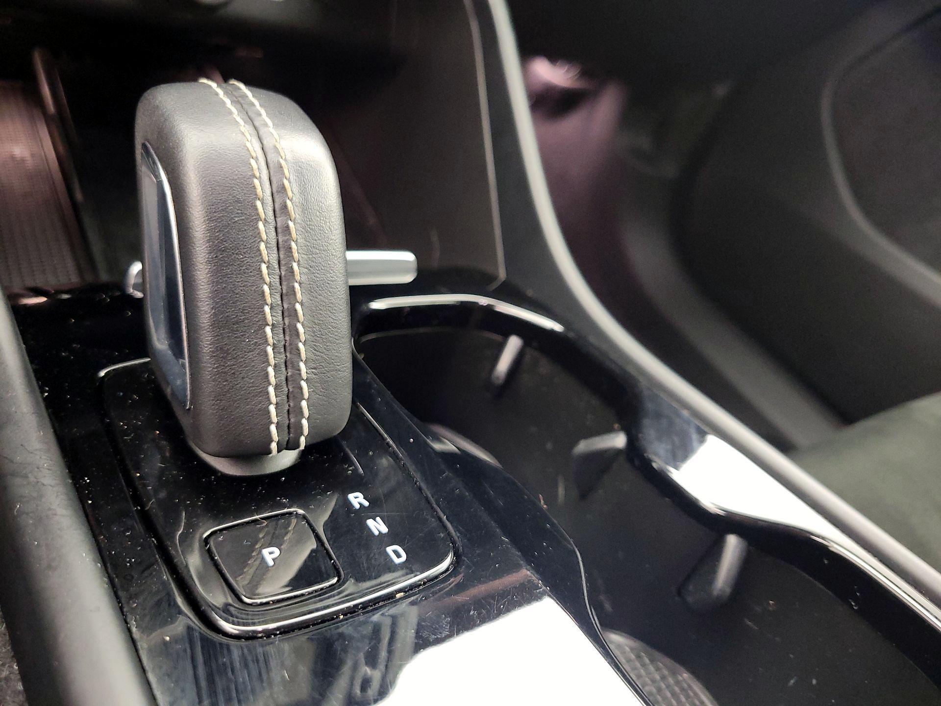 Thumbnail: 2022 Volvo XC40 - 16