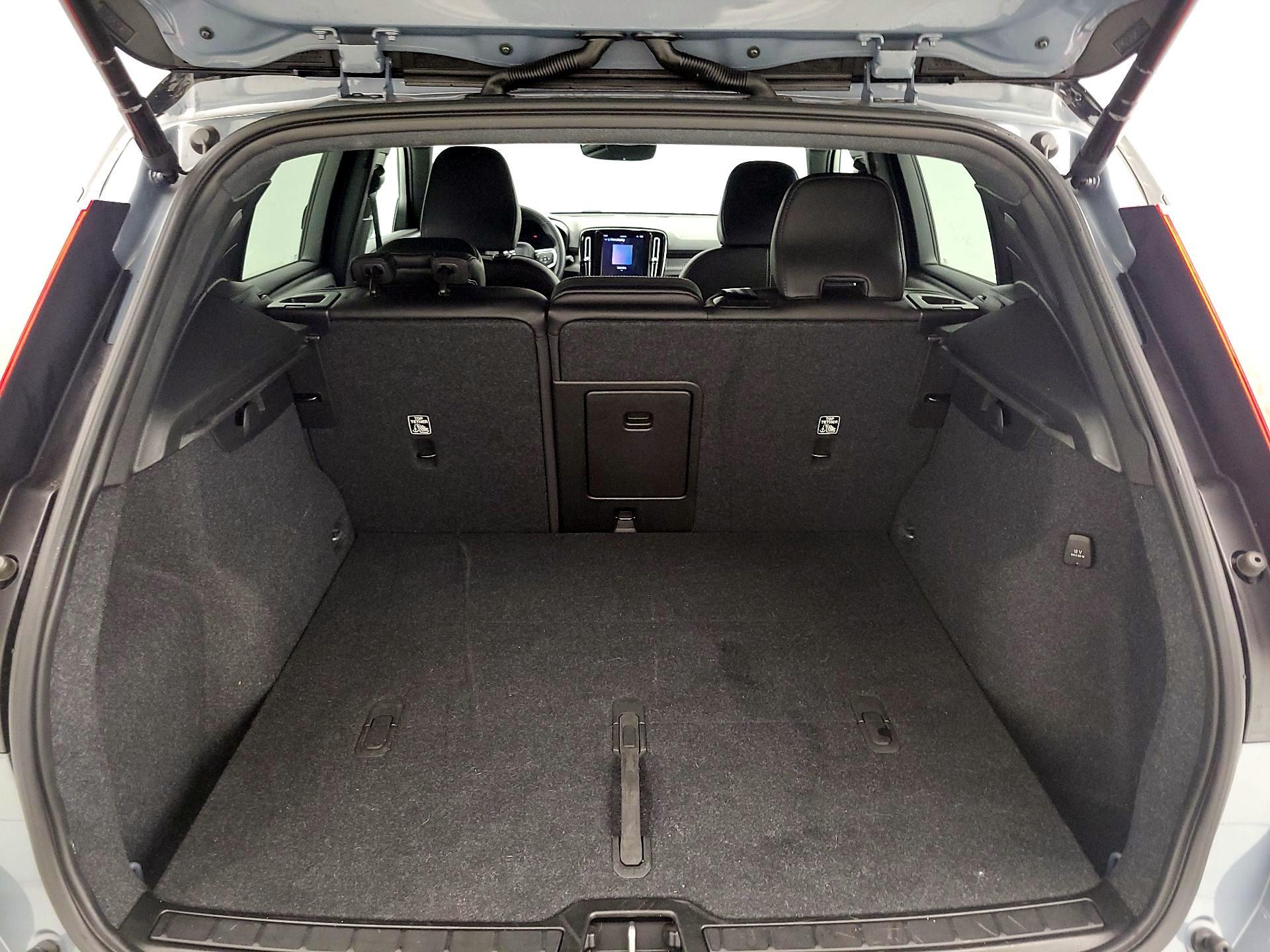 Thumbnail: 2022 Volvo XC40 - 18