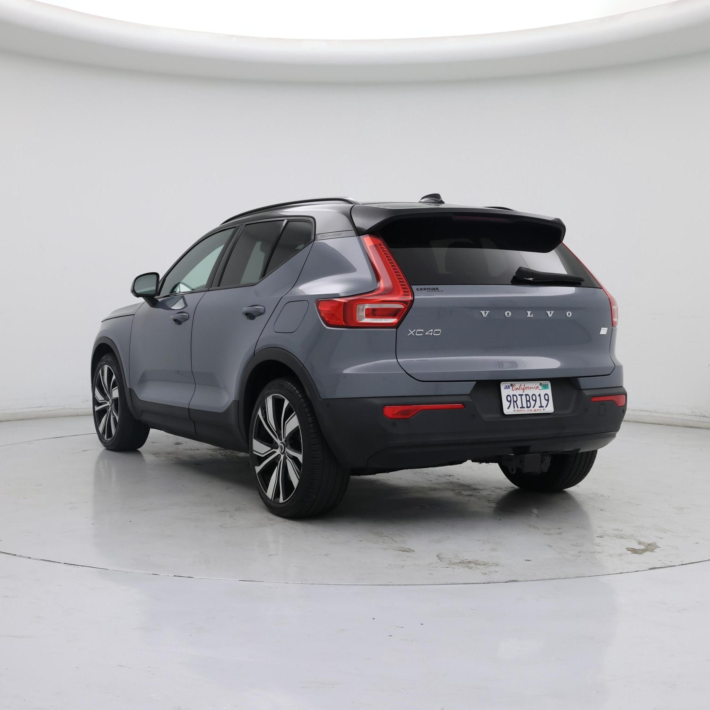 Thumbnail: 2022 Volvo XC40 - 2