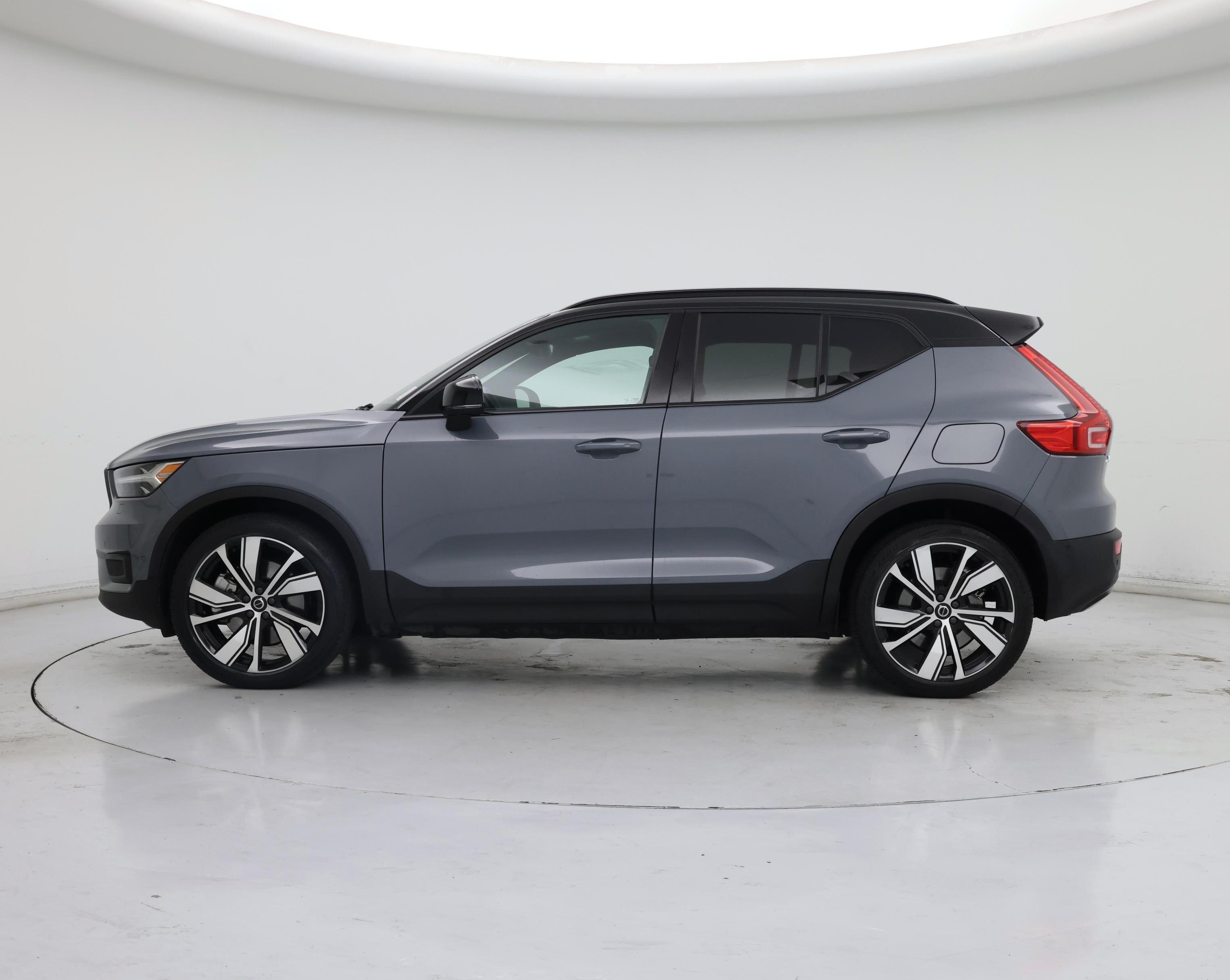 Thumbnail: 2022 Volvo XC40 - 3