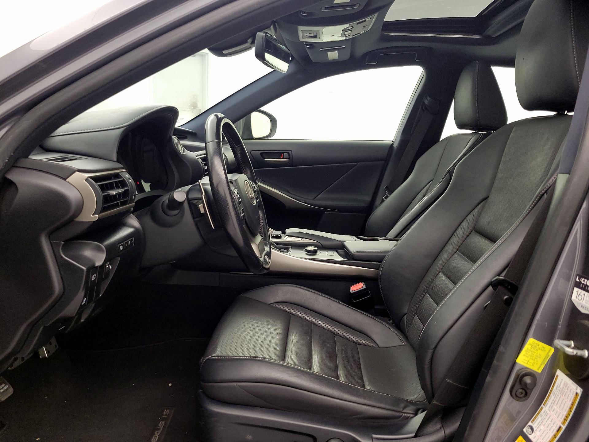 Thumbnail: 2017 Lexus IS - 11