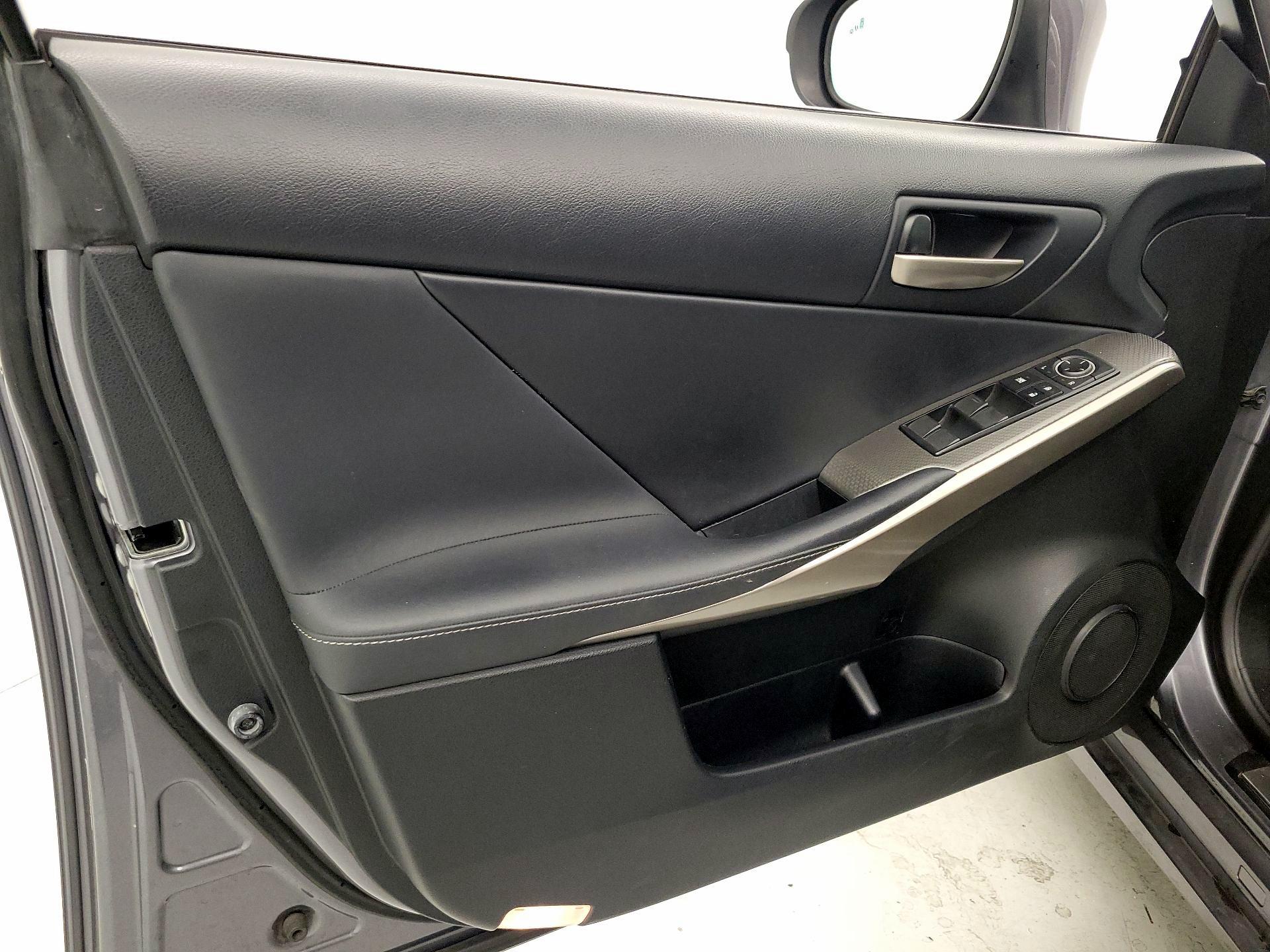 Thumbnail: 2017 Lexus IS - 12