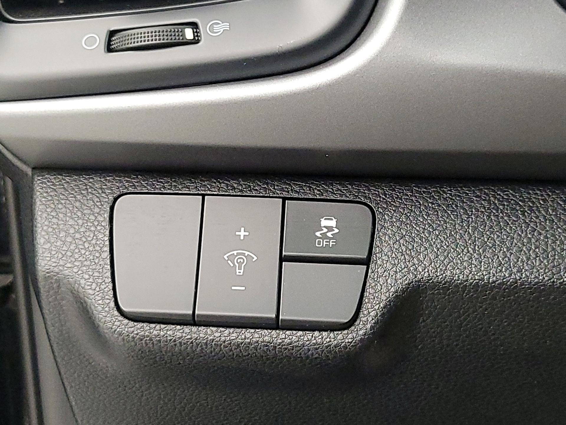 Thumbnail: 2019 Kia Rio - 13