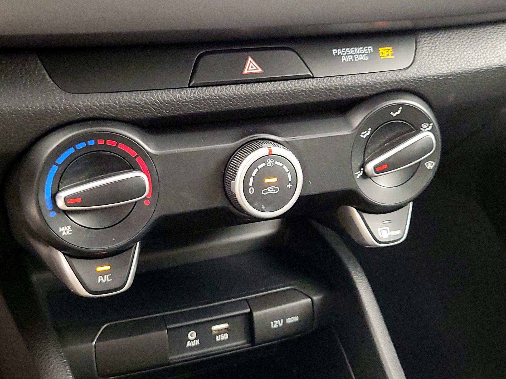 Thumbnail: 2019 Kia Rio - 16