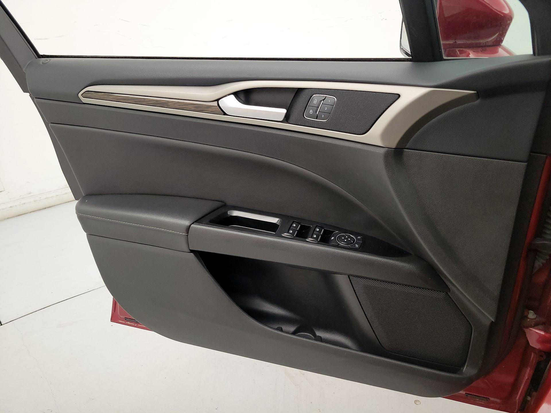 Thumbnail: 2016 Ford Fusion - 12