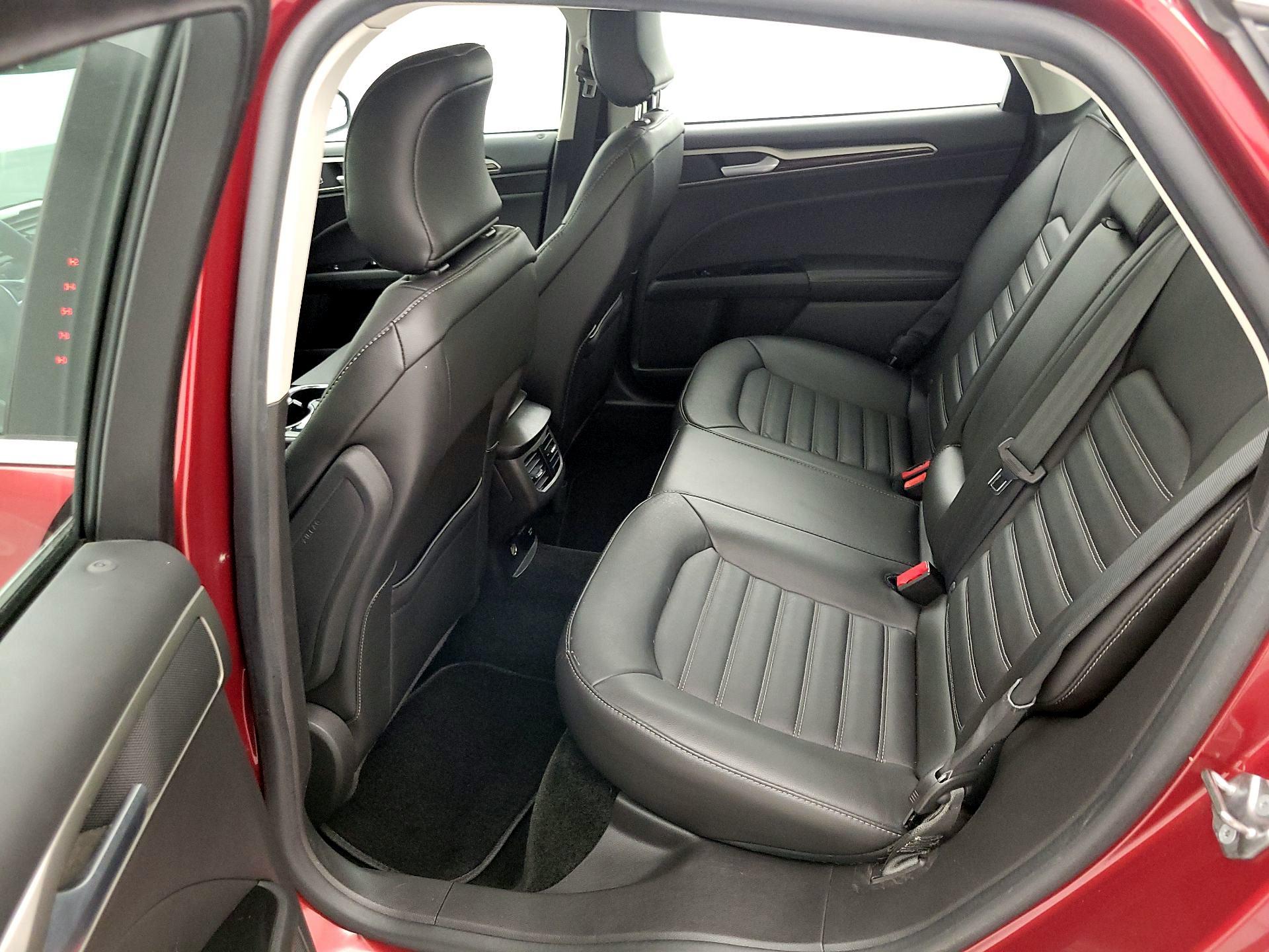 Thumbnail: 2016 Ford Fusion - 19