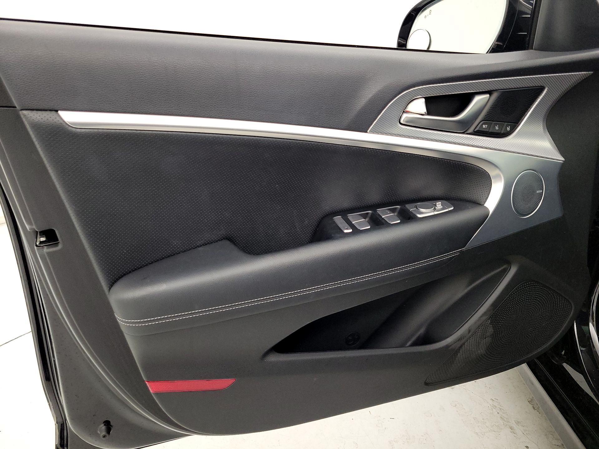 Thumbnail: 2022 Genesis G70 - 12