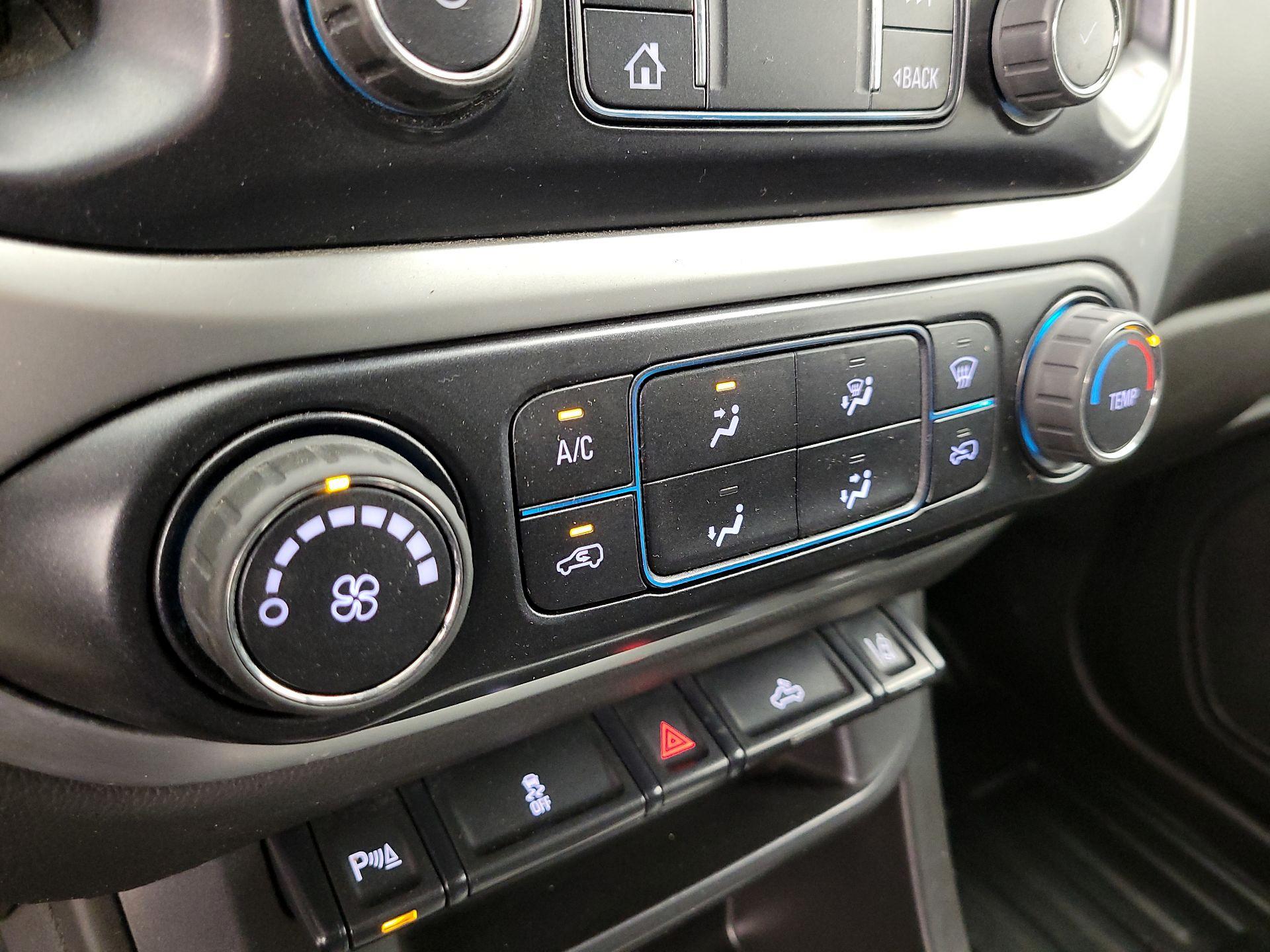 Thumbnail: 2022 Chevrolet Colorado - 16