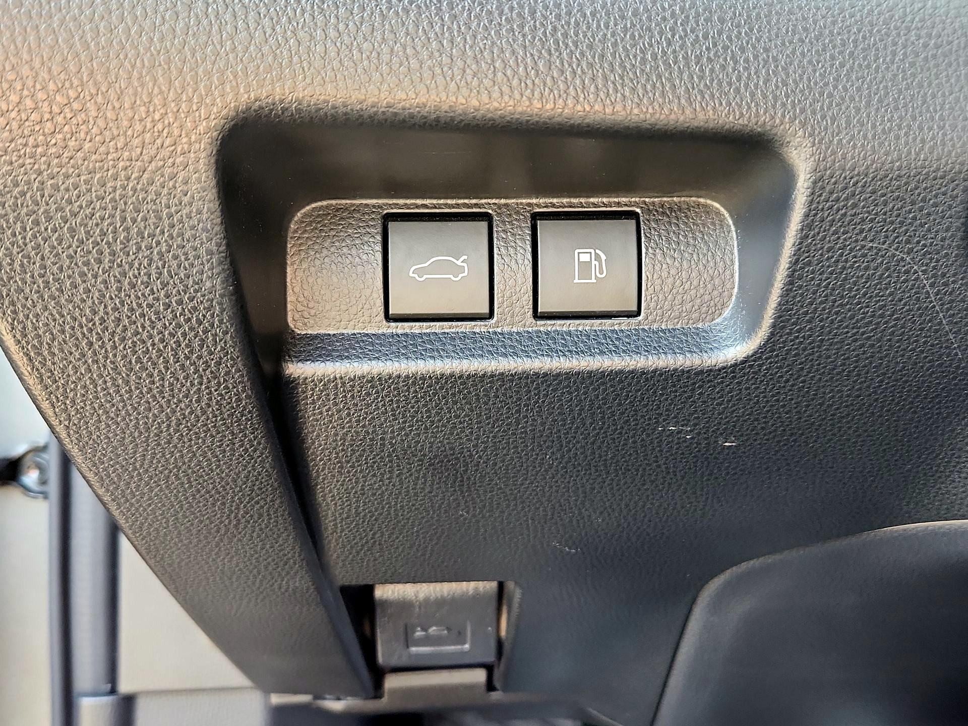 Thumbnail: 2023 Toyota Crown - 11