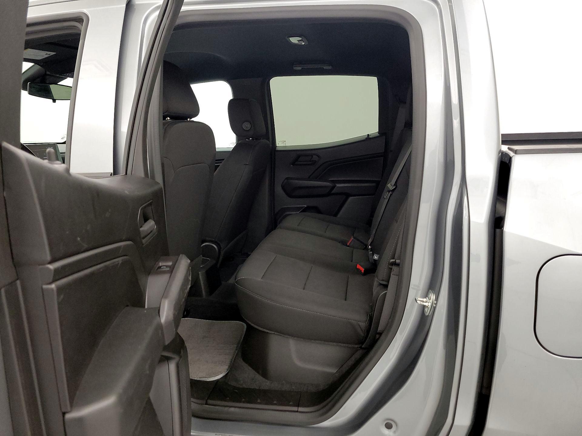 Thumbnail: 2023 Chevrolet Colorado - 17