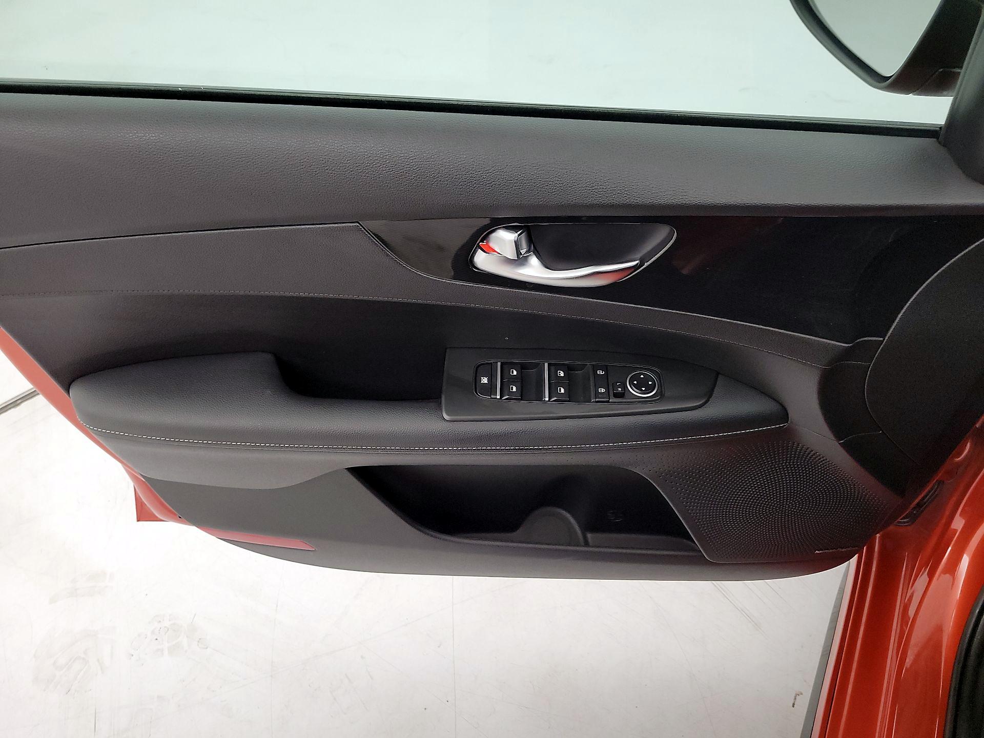 Thumbnail: 2022 Kia Forte - 12