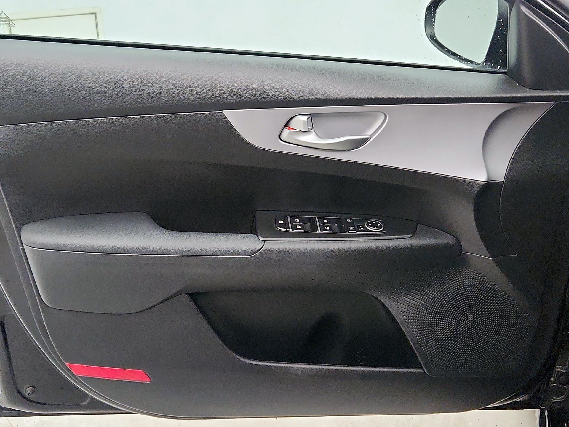 Thumbnail: 2023 Kia Forte - 12