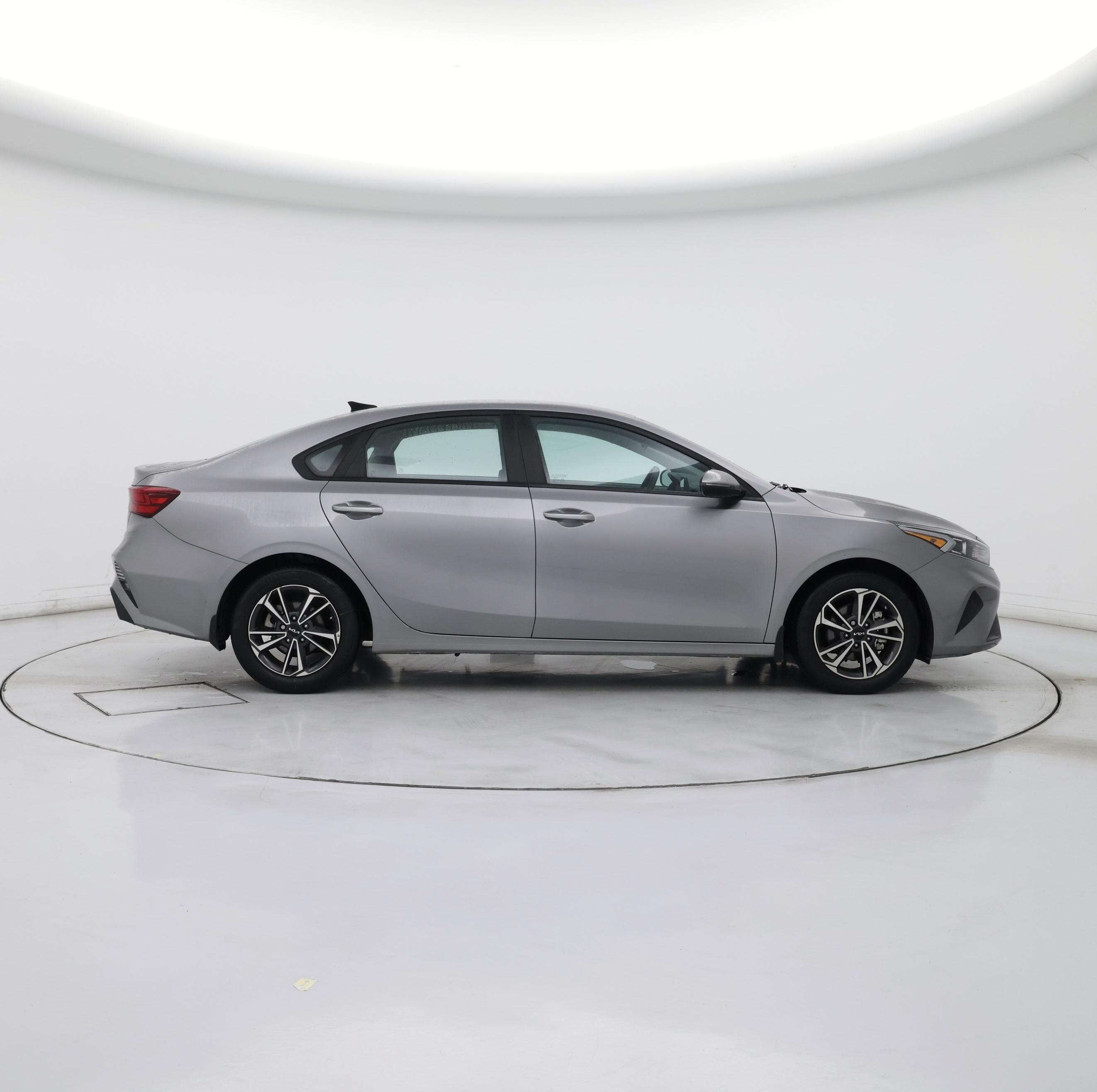 Thumbnail: 2023 Kia Forte - 7