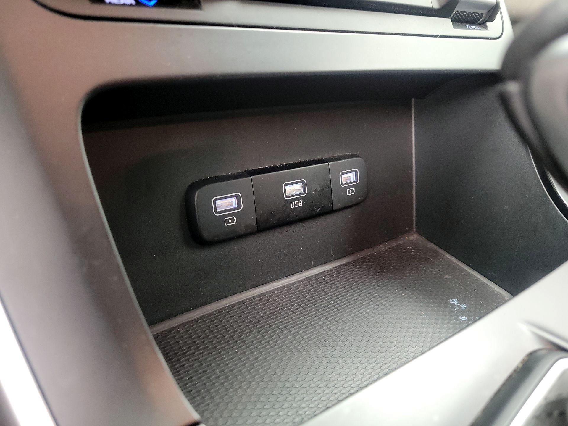 Thumbnail: 2024 Kia Carnival - 18