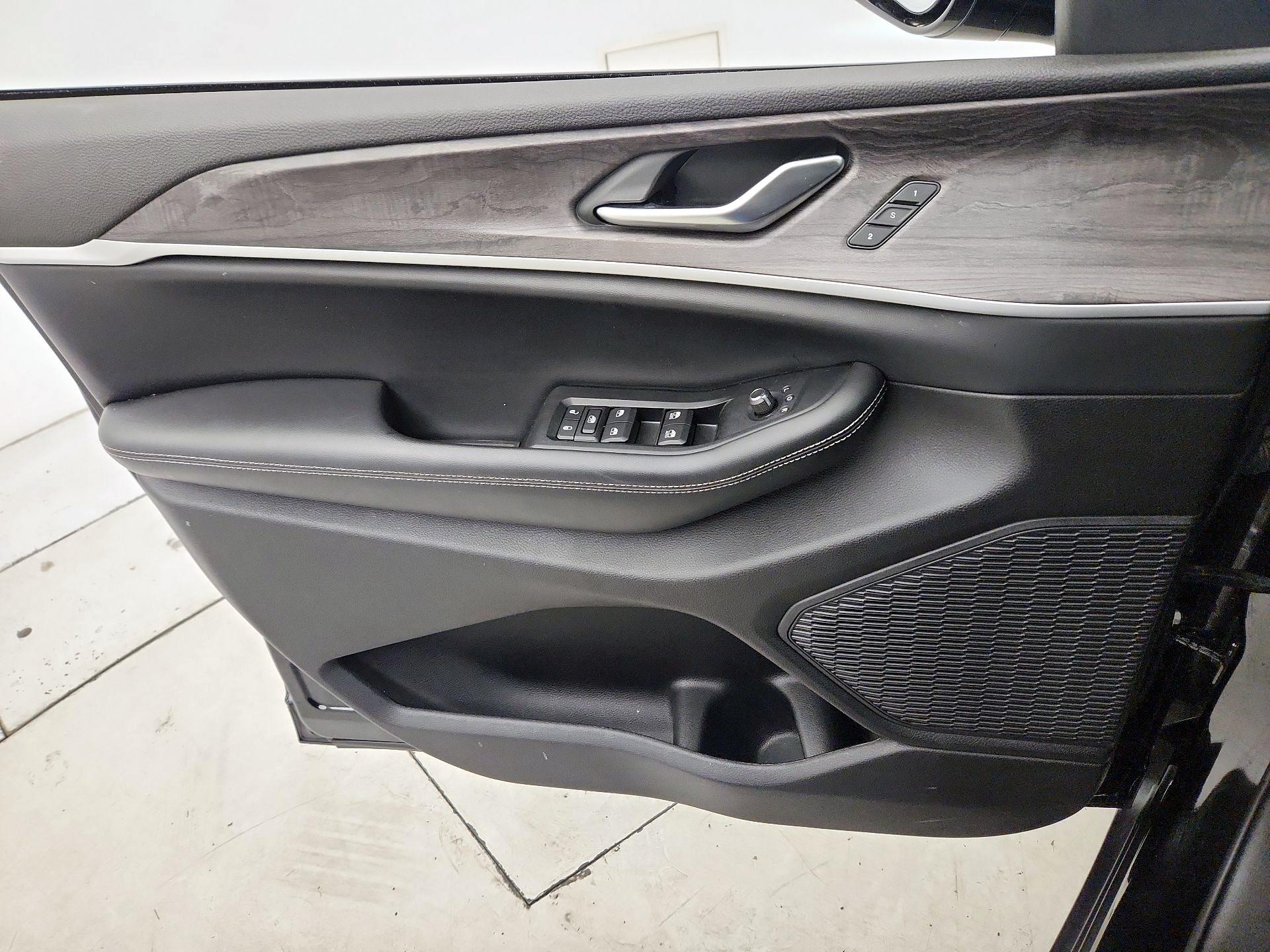 Thumbnail: 2023 Jeep Grand Cherokee - 12