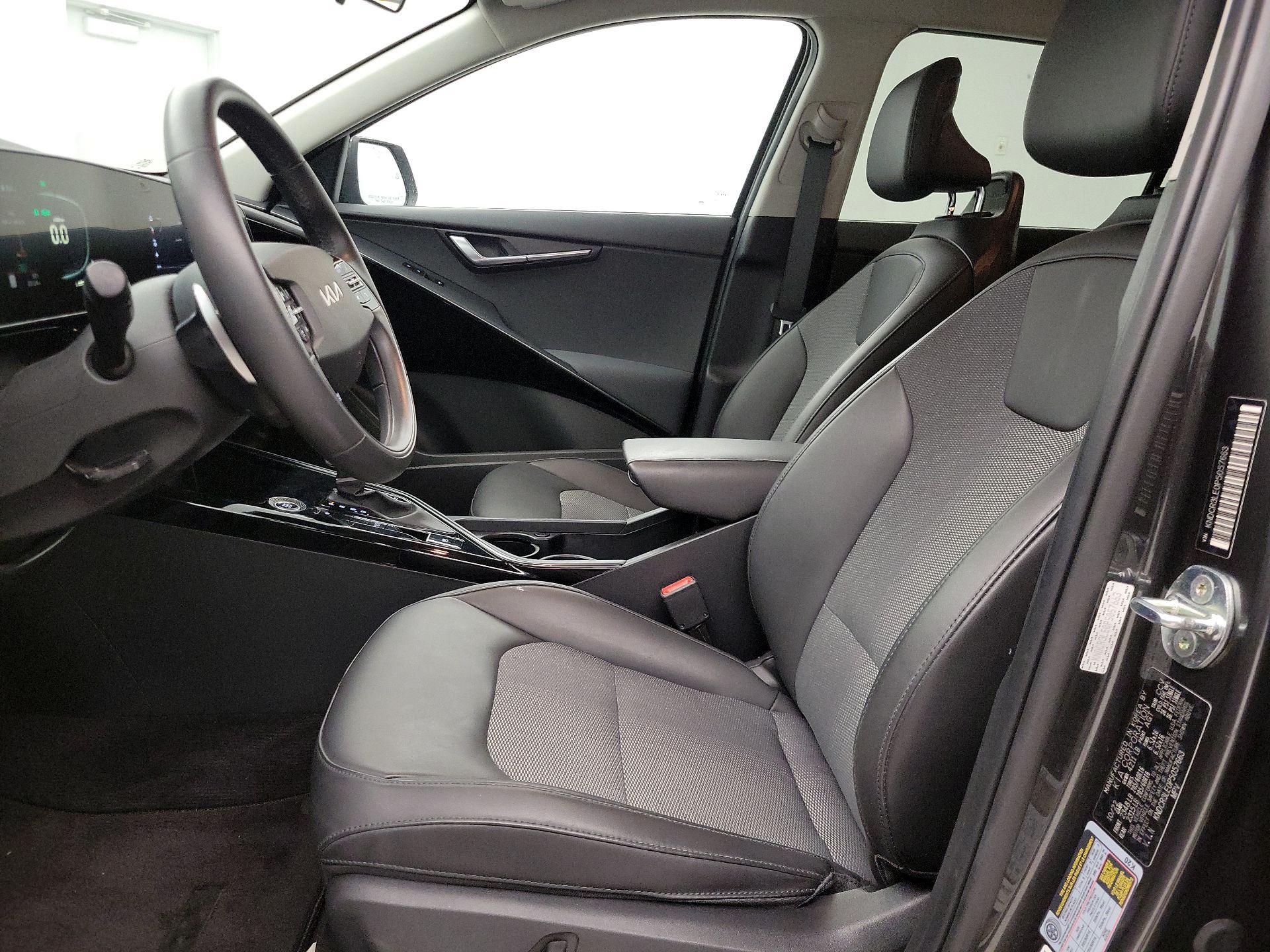 Thumbnail: 2023 Kia Niro - 11