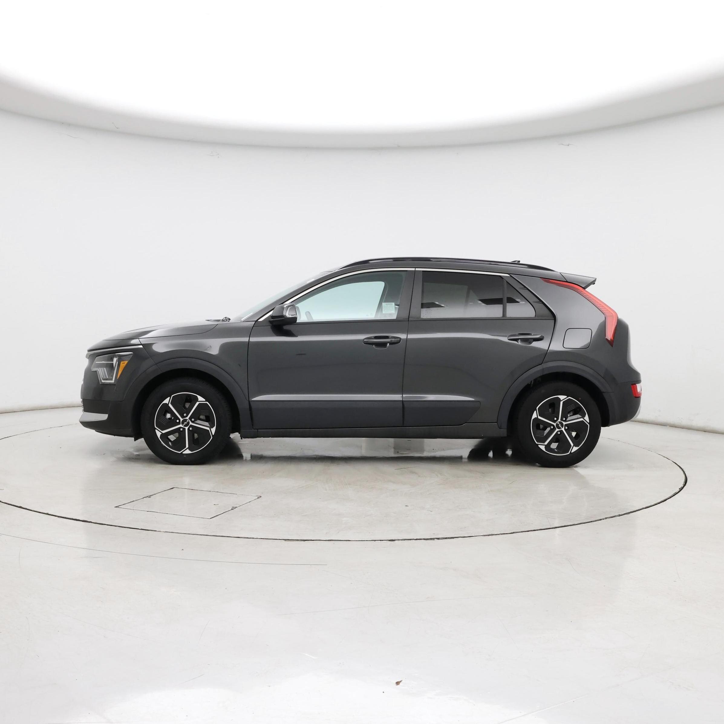 Thumbnail: 2023 Kia Niro - 3