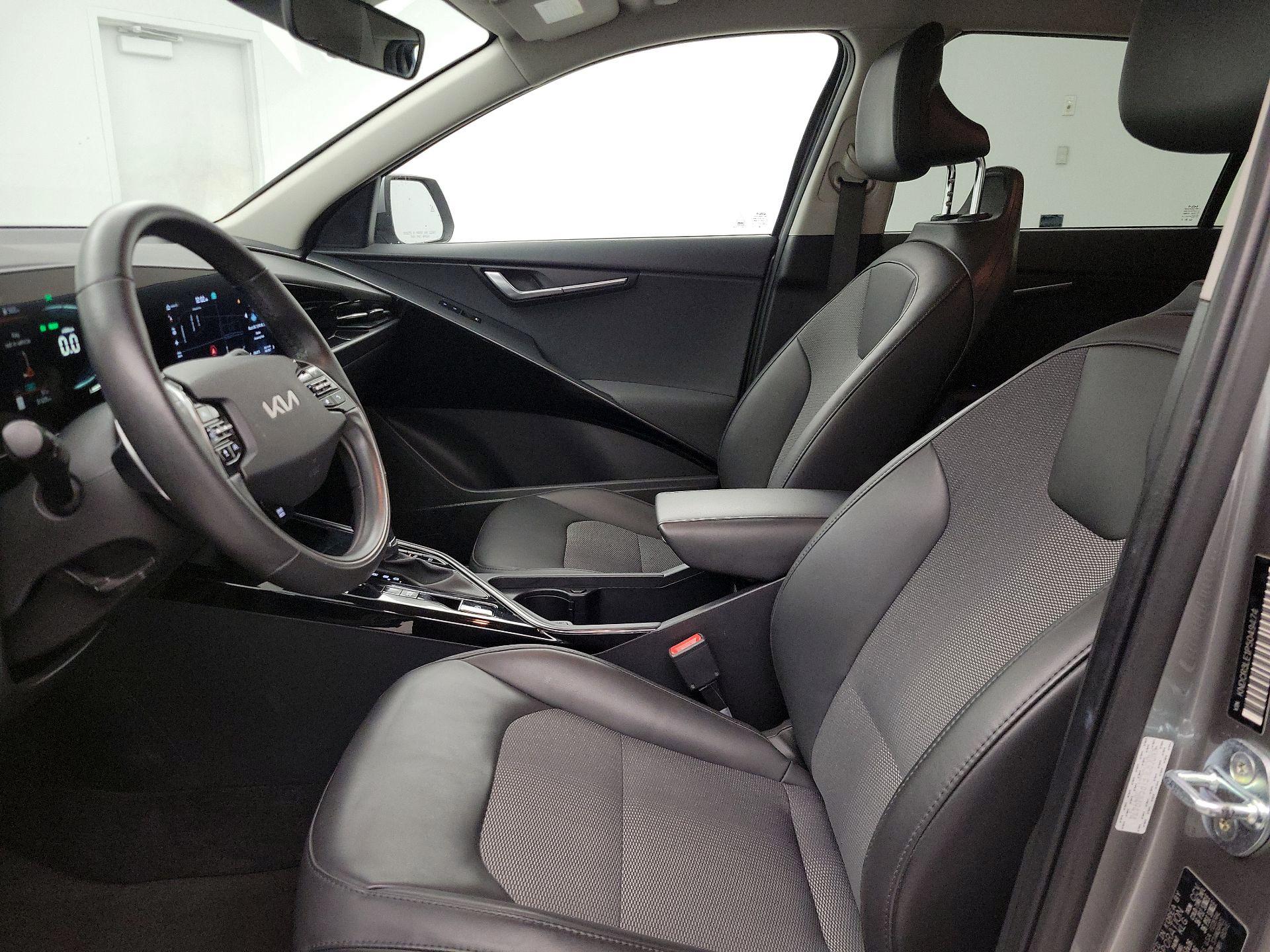 Thumbnail: 2023 Kia Niro - 11