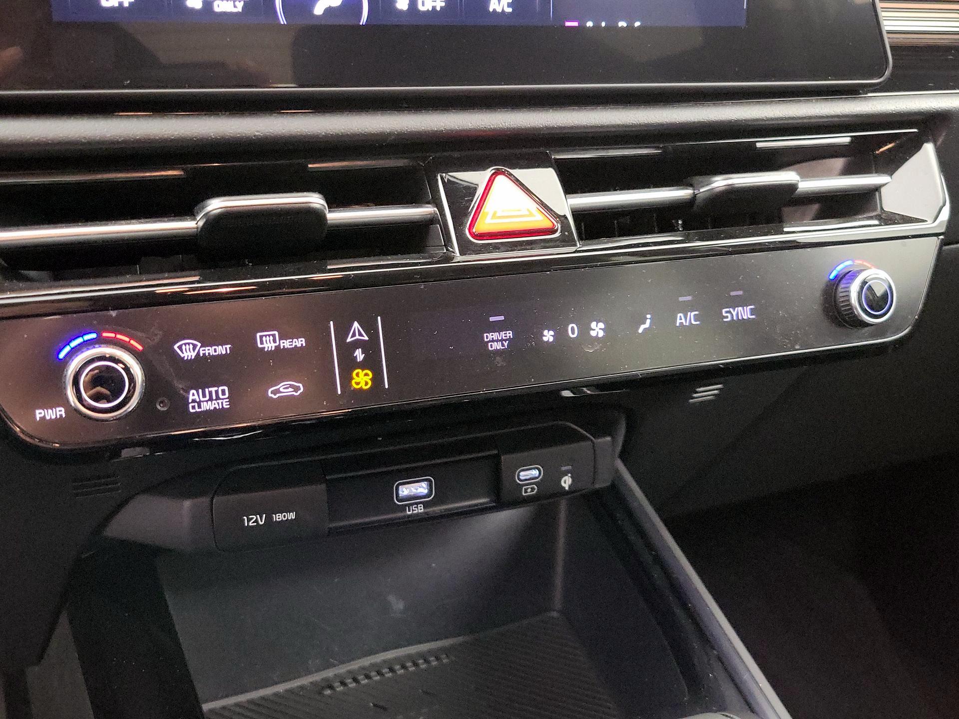 Thumbnail: 2023 Kia Niro - 17