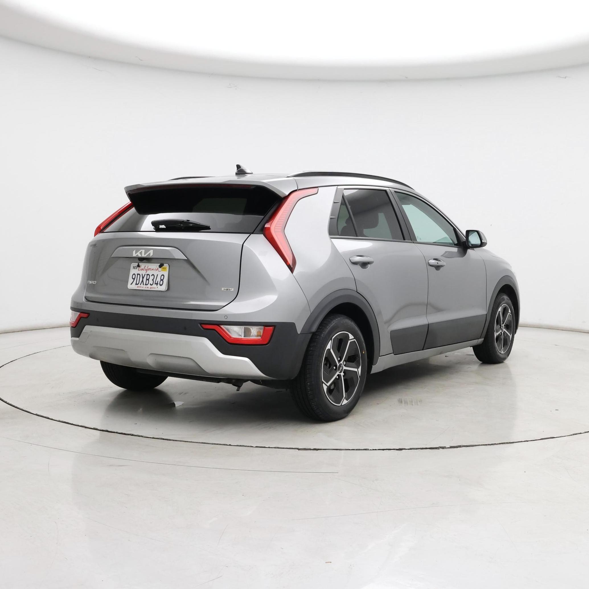 Thumbnail: 2023 Kia Niro - 8